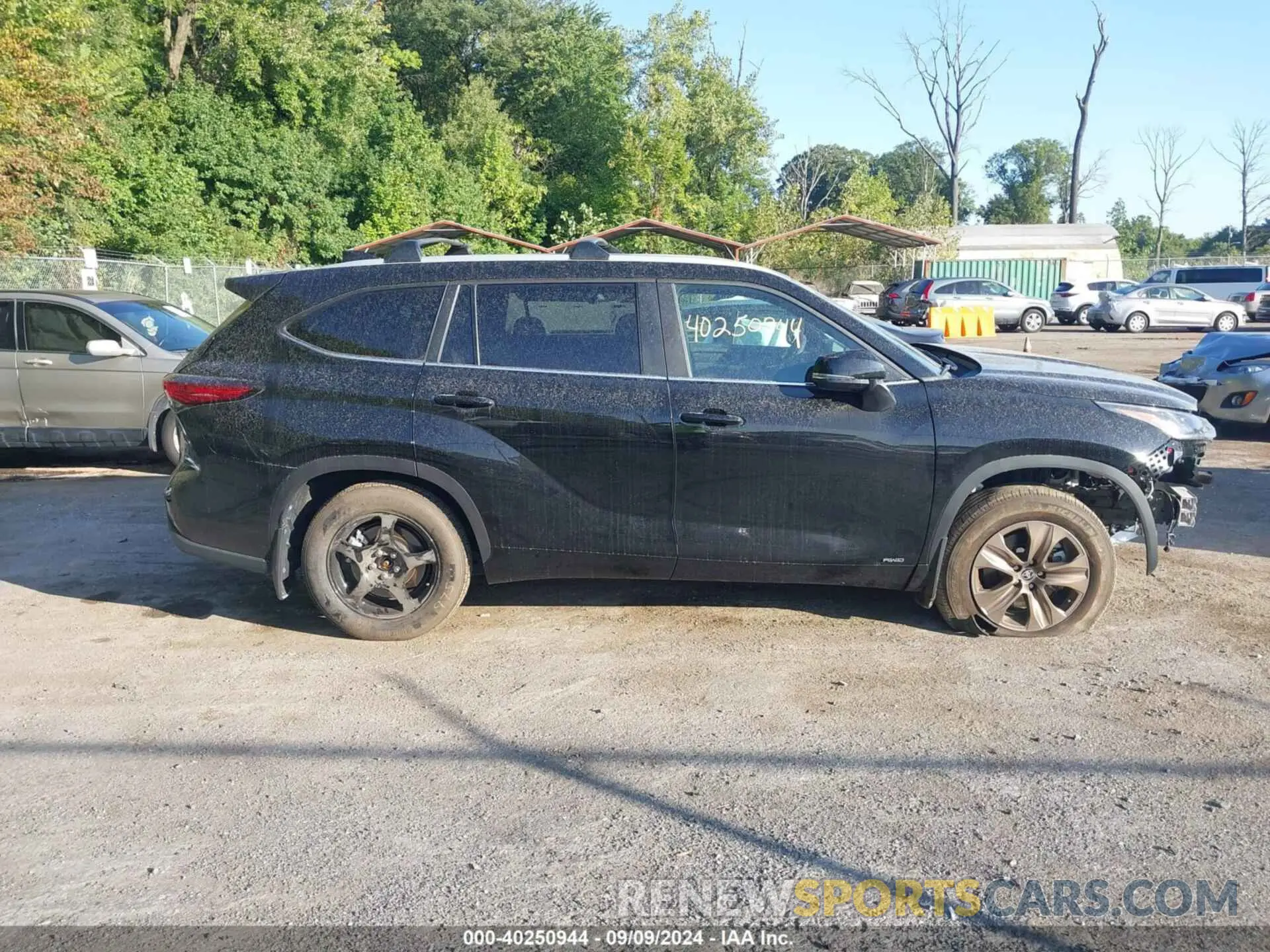 13 Photograph of a damaged car 5TDABRCH8PS570940 TOYOTA HIGHLANDER 2023