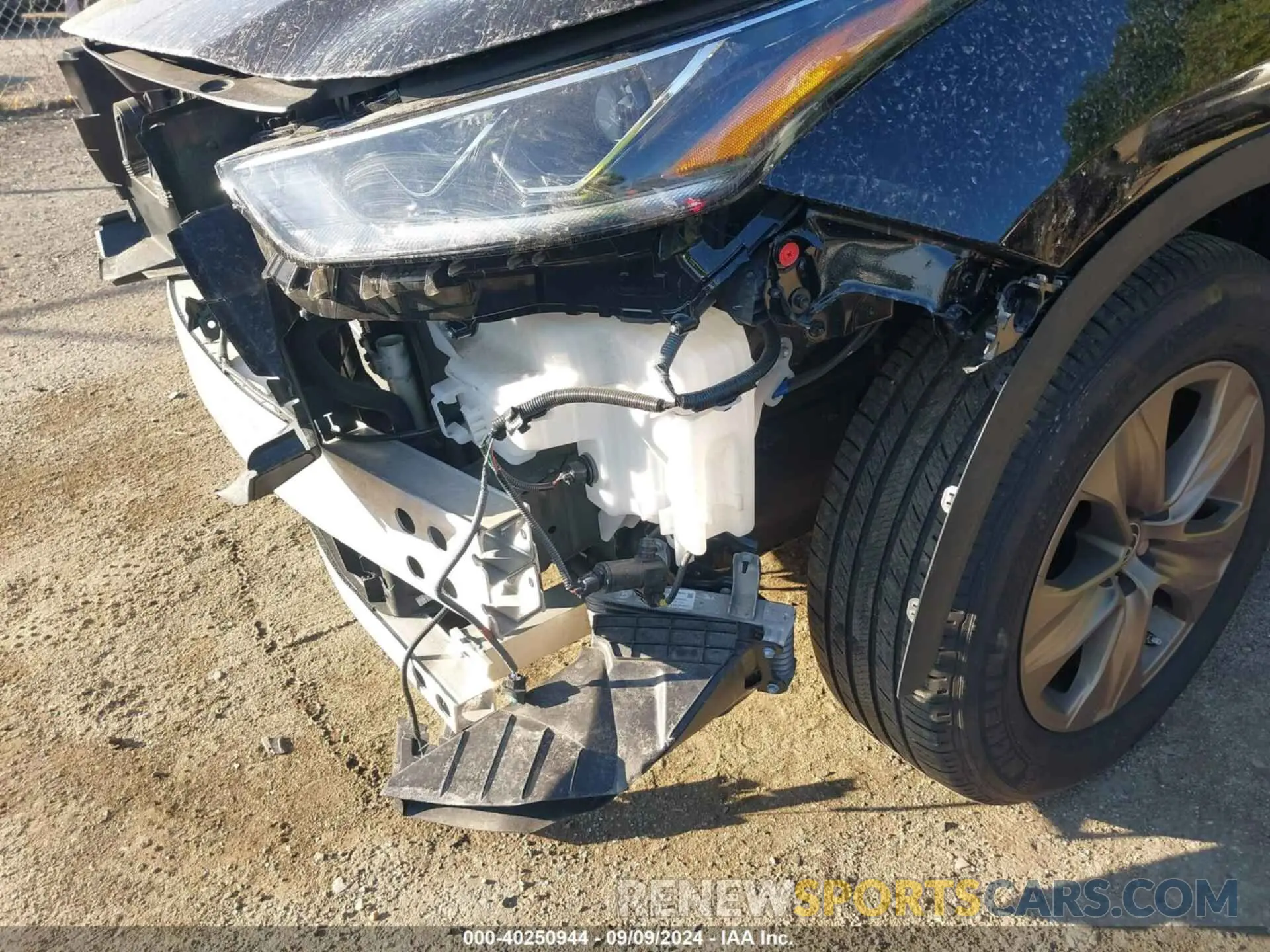 17 Photograph of a damaged car 5TDABRCH8PS570940 TOYOTA HIGHLANDER 2023