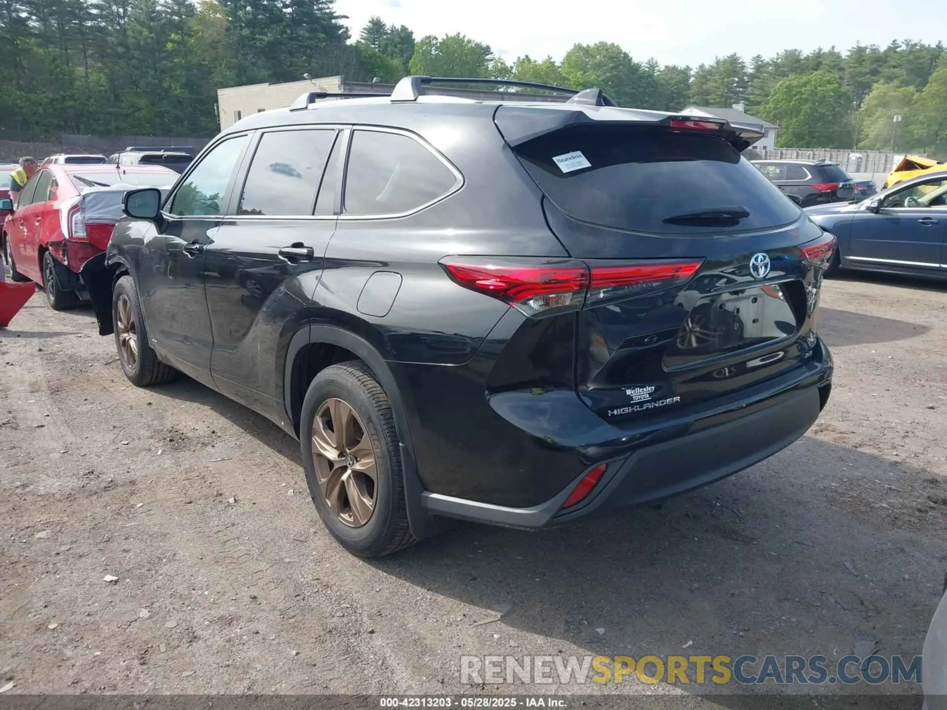 3 Photograph of a damaged car 5TDABRCH9PS135442 TOYOTA HIGHLANDER 2023
