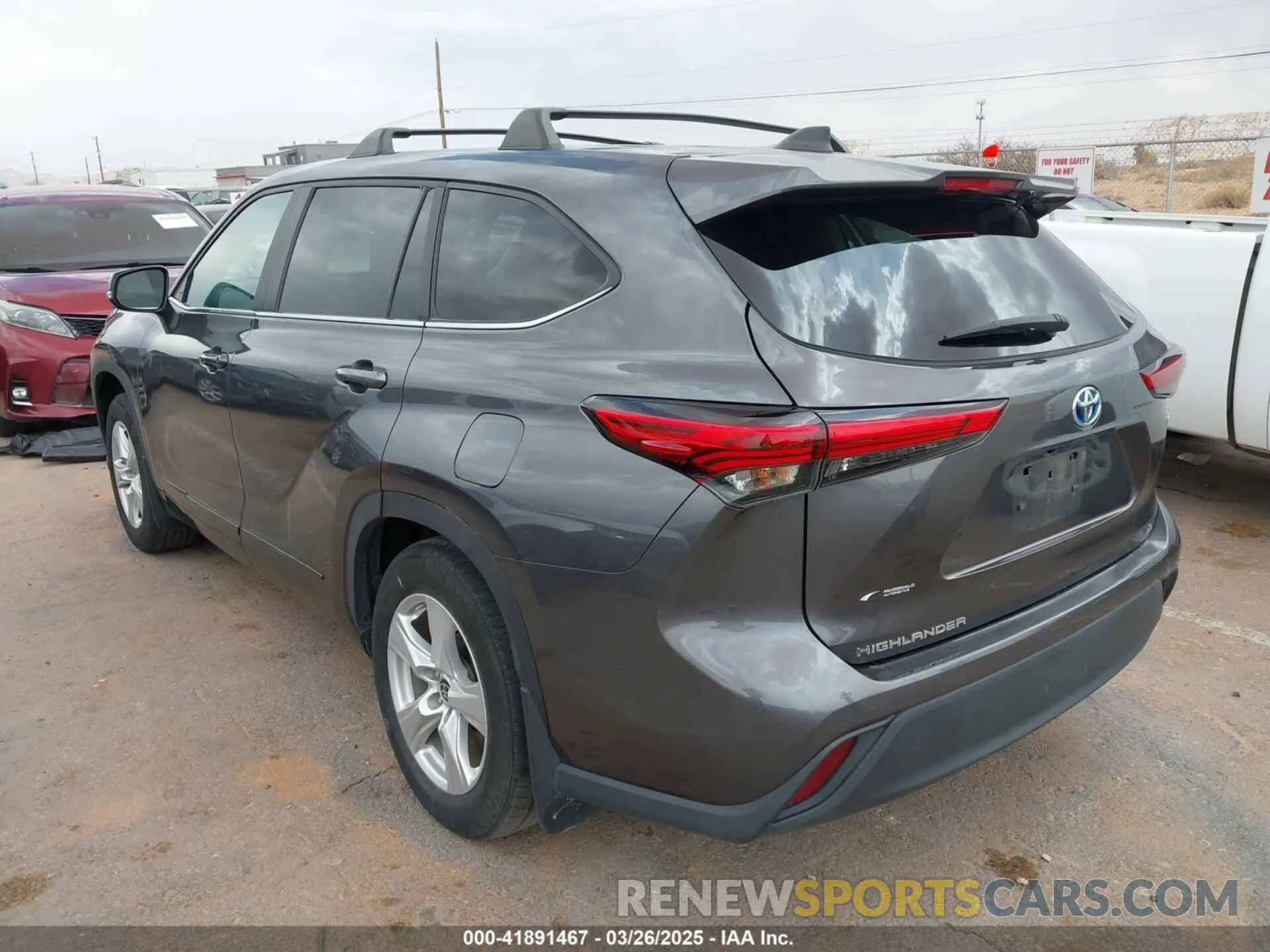3 Photograph of a damaged car 5TDBBRCH2PS108846 TOYOTA HIGHLANDER 2023