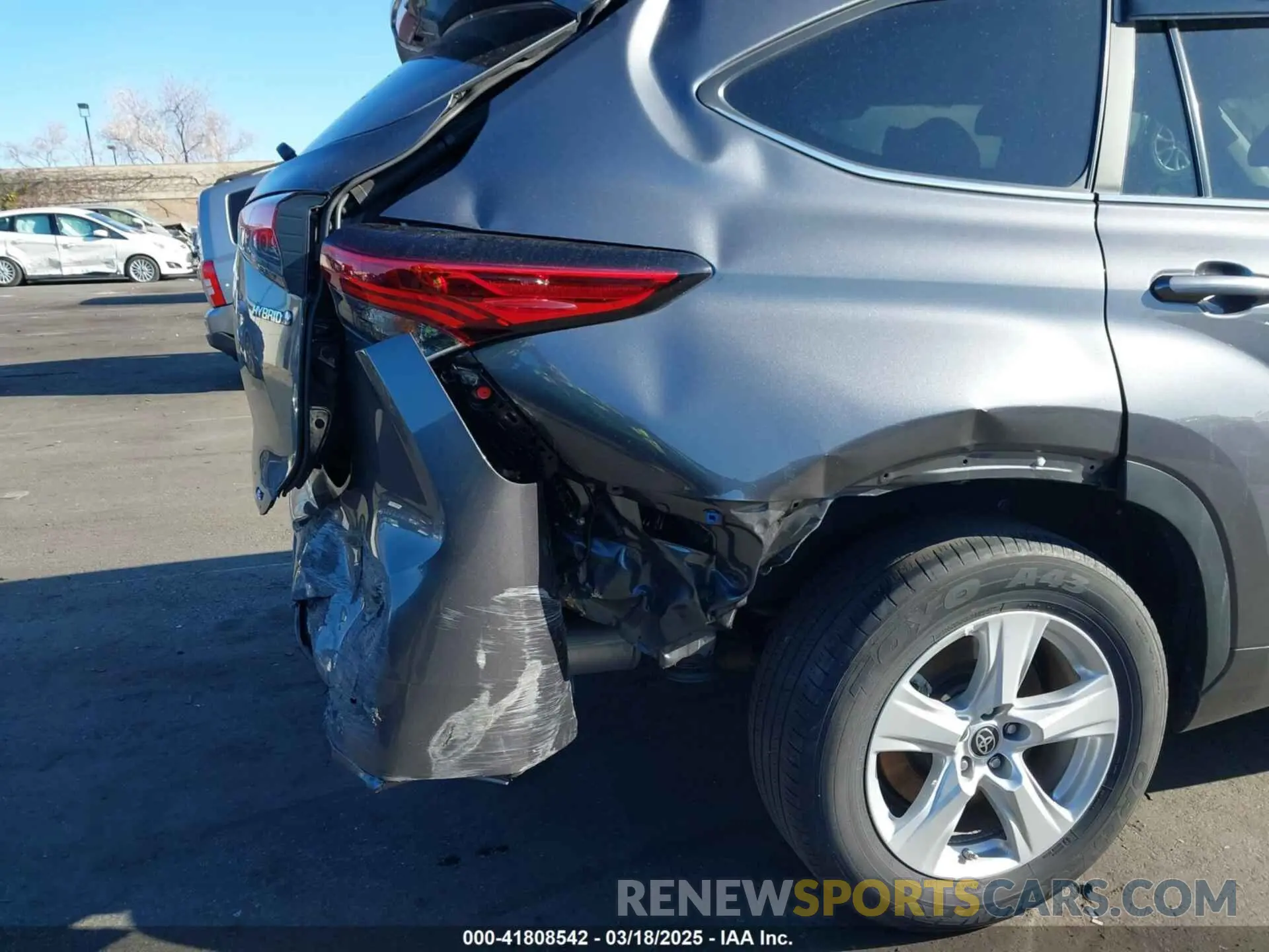 12 Photograph of a damaged car 5TDBBRCH4PS109738 TOYOTA HIGHLANDER 2023