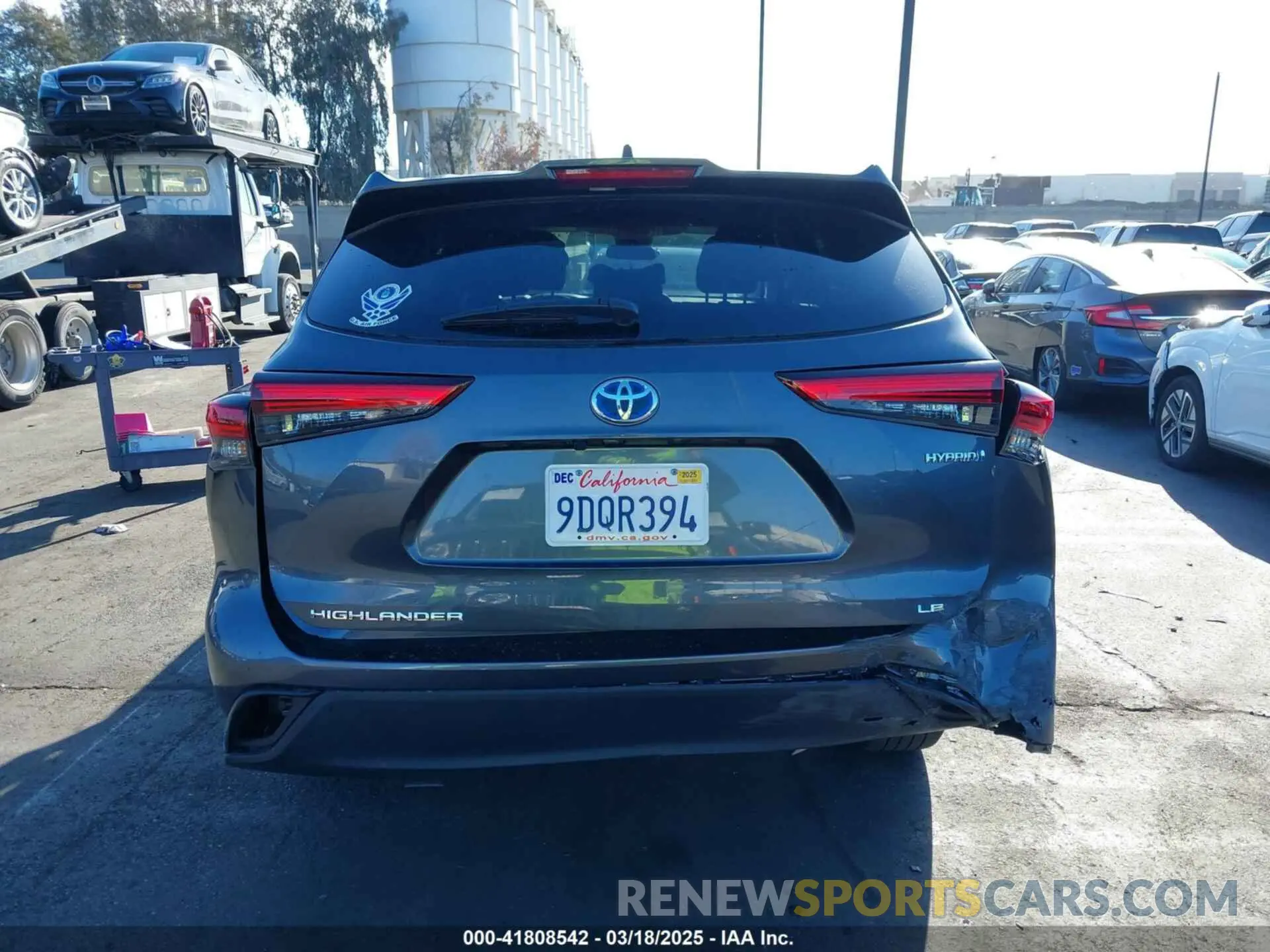 17 Photograph of a damaged car 5TDBBRCH4PS109738 TOYOTA HIGHLANDER 2023