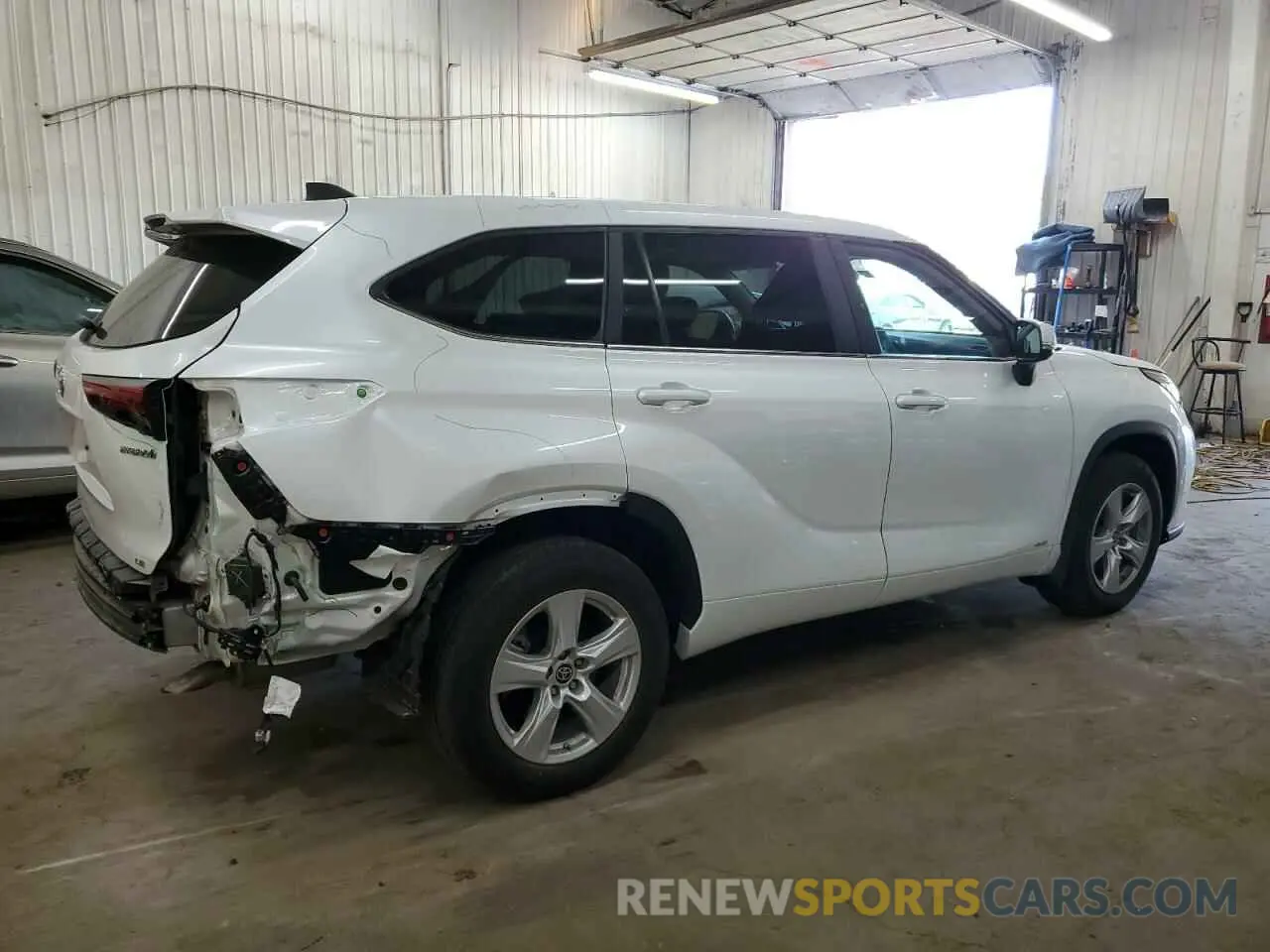 3 Photograph of a damaged car 5TDBBRCH7PS121530 TOYOTA HIGHLANDER 2023