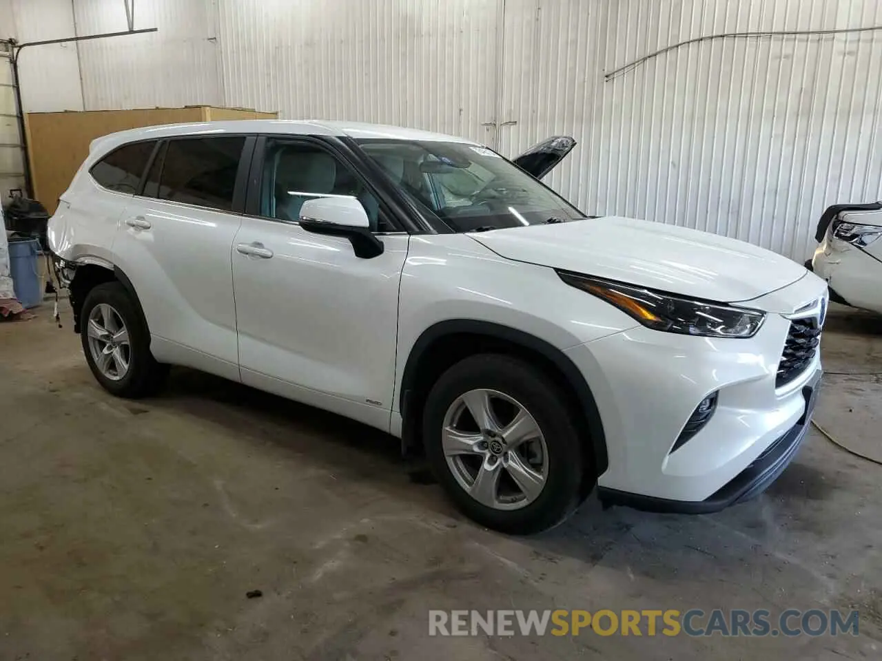 4 Photograph of a damaged car 5TDBBRCH7PS121530 TOYOTA HIGHLANDER 2023