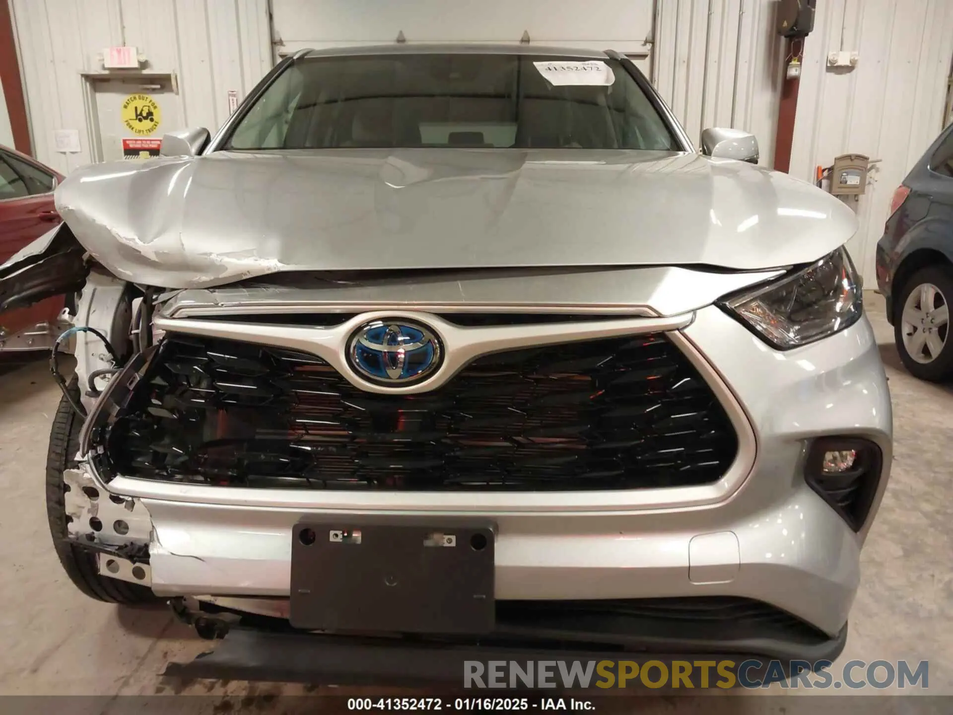13 Photograph of a damaged car 5TDBBRCH7PS570304 TOYOTA HIGHLANDER 2023
