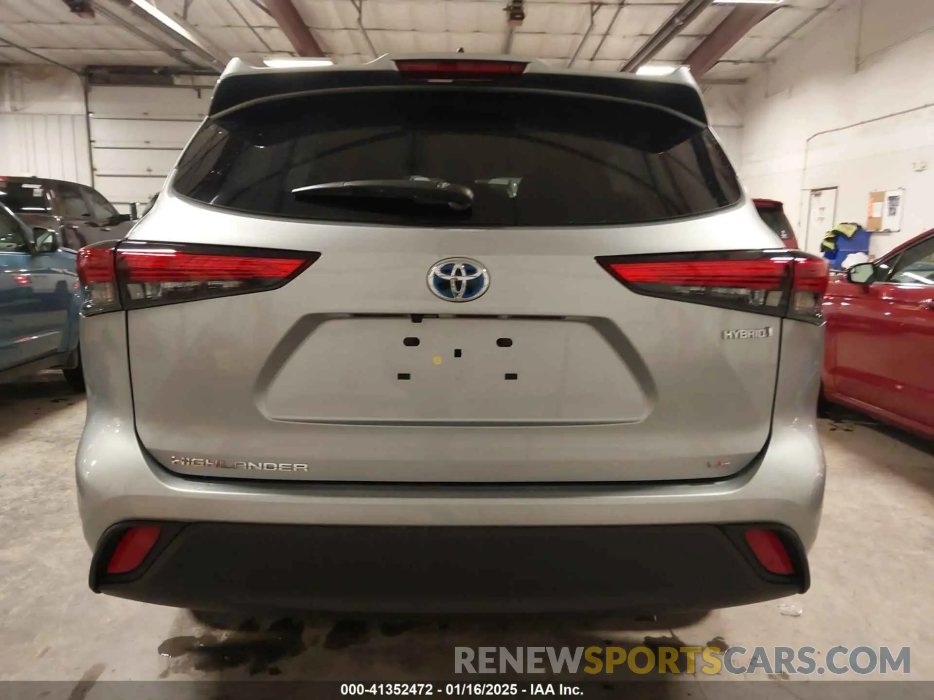 17 Photograph of a damaged car 5TDBBRCH7PS570304 TOYOTA HIGHLANDER 2023
