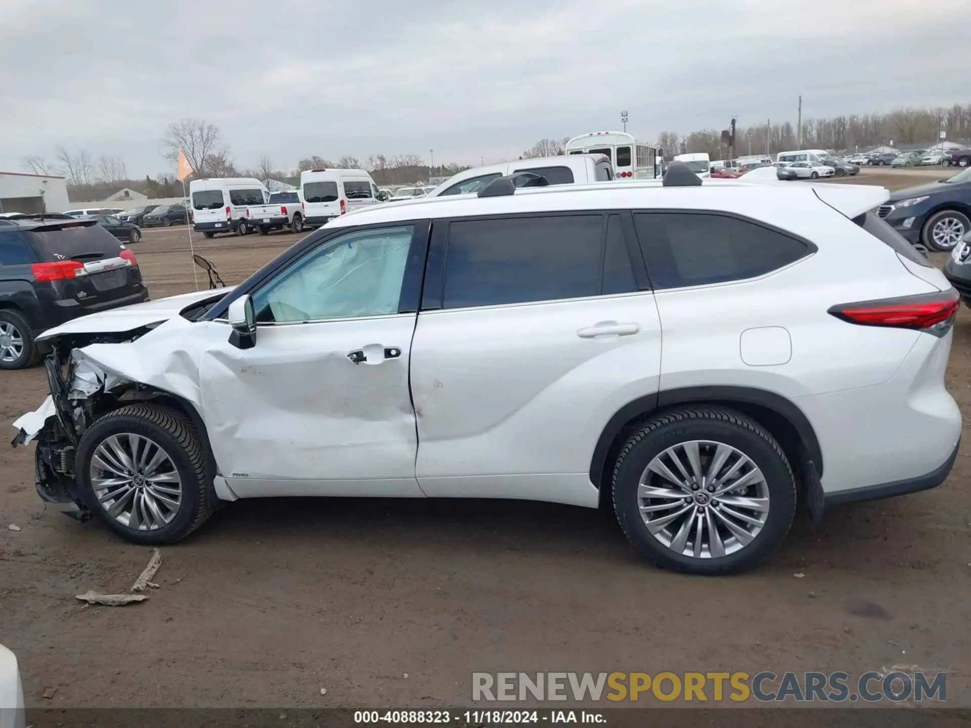 14 Photograph of a damaged car 5TDEBRCH0PS573347 TOYOTA HIGHLANDER 2023