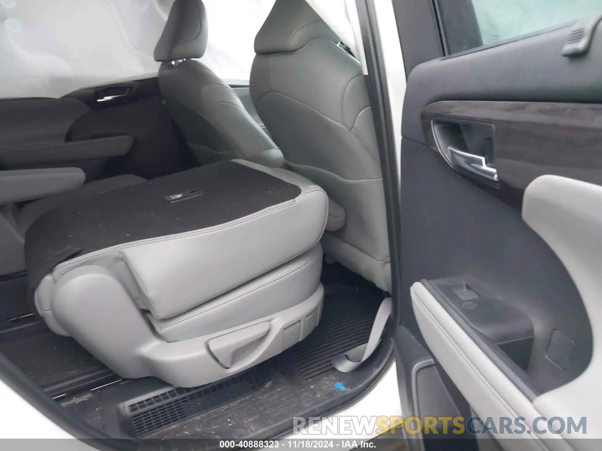 8 Photograph of a damaged car 5TDEBRCH0PS573347 TOYOTA HIGHLANDER 2023