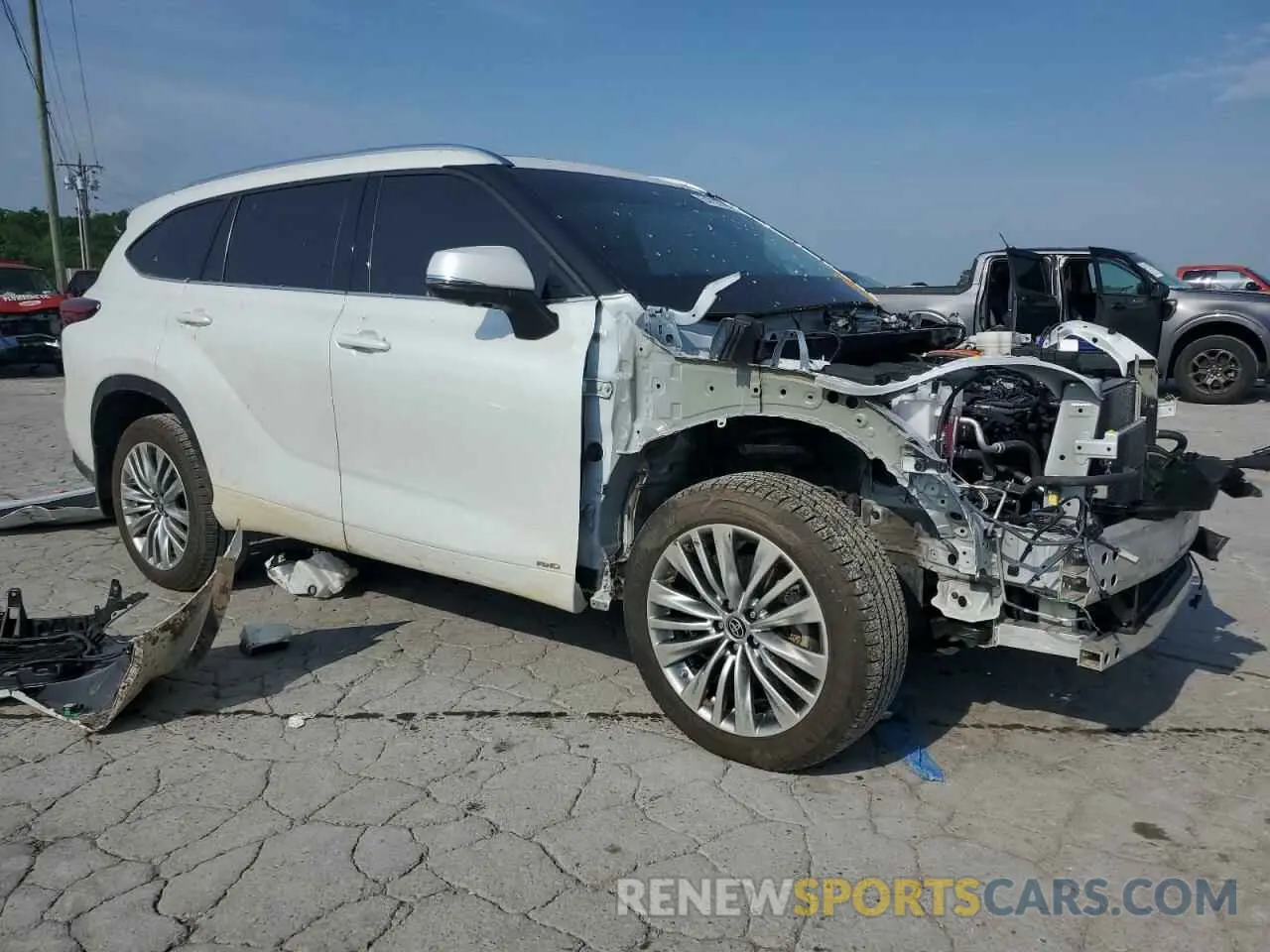 4 Photograph of a damaged car 5TDEBRCH4PS114760 TOYOTA HIGHLANDER 2023