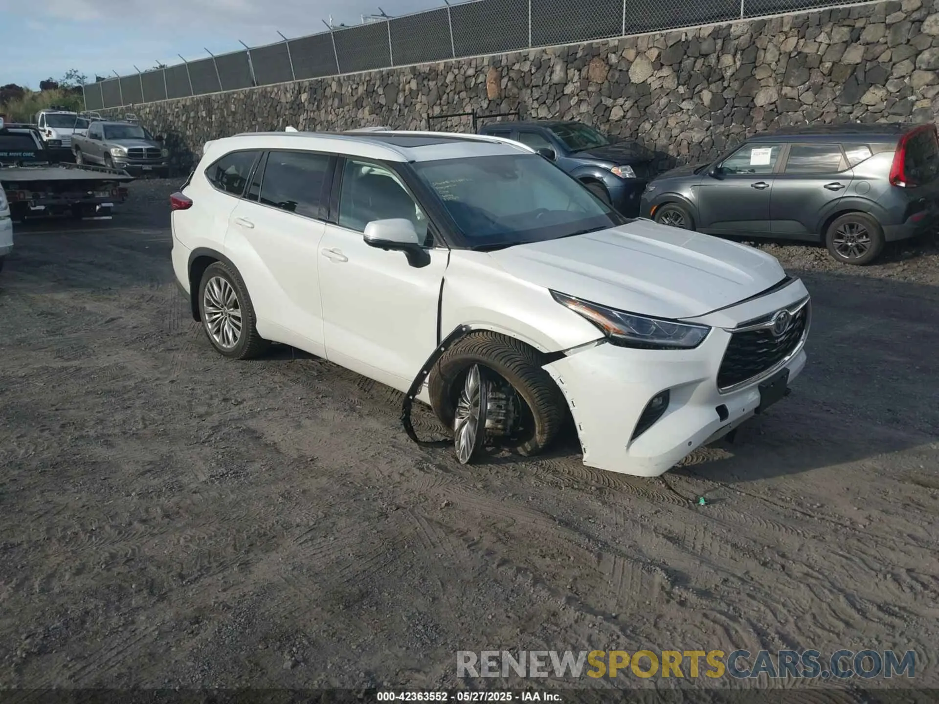 1 Photograph of a damaged car 5TDEBRCH5PS105839 TOYOTA HIGHLANDER 2023