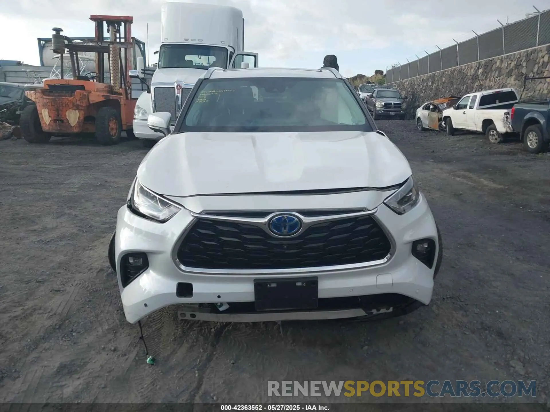 12 Photograph of a damaged car 5TDEBRCH5PS105839 TOYOTA HIGHLANDER 2023