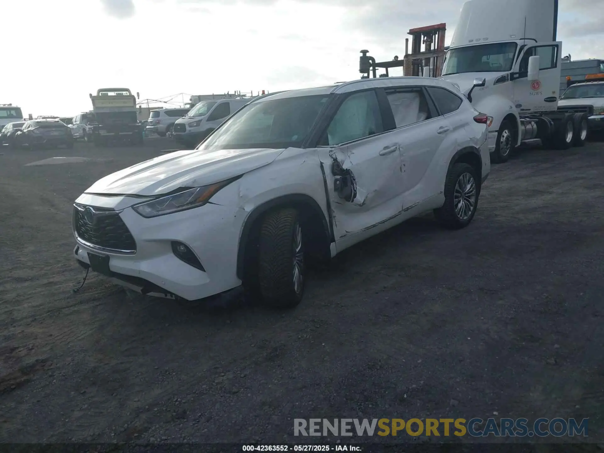 2 Photograph of a damaged car 5TDEBRCH5PS105839 TOYOTA HIGHLANDER 2023
