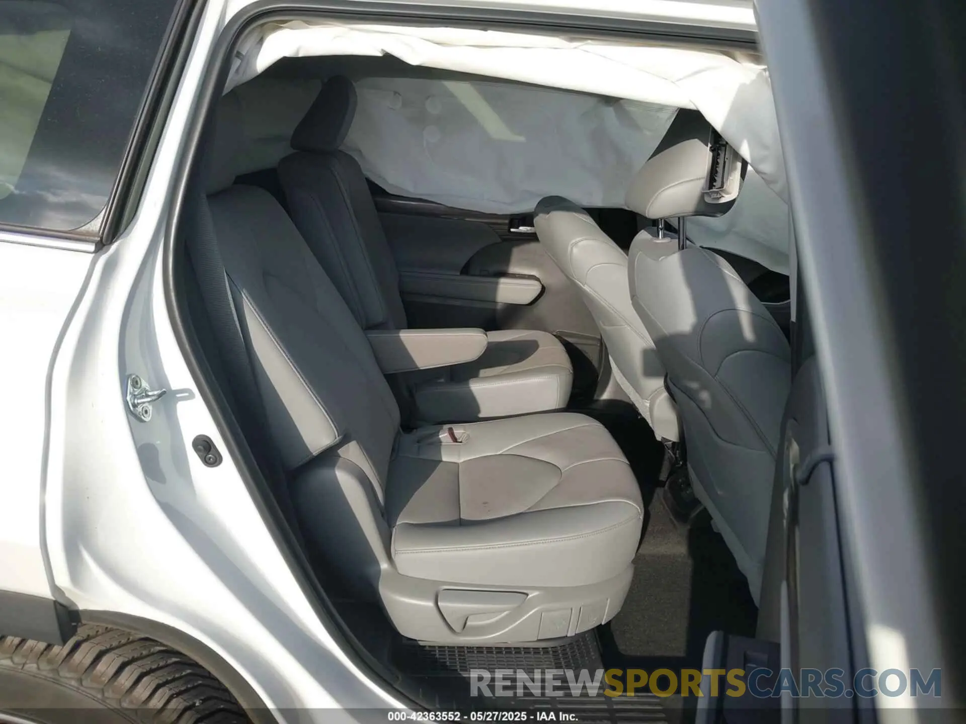 8 Photograph of a damaged car 5TDEBRCH5PS105839 TOYOTA HIGHLANDER 2023