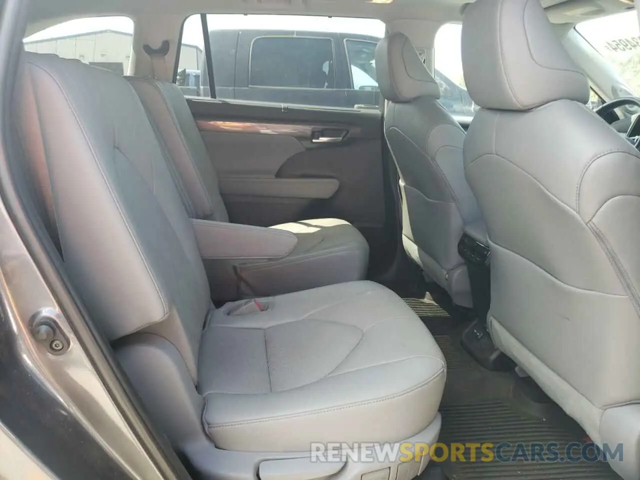 11 Photograph of a damaged car 5TDEBRCH9PS596352 TOYOTA HIGHLANDER 2023