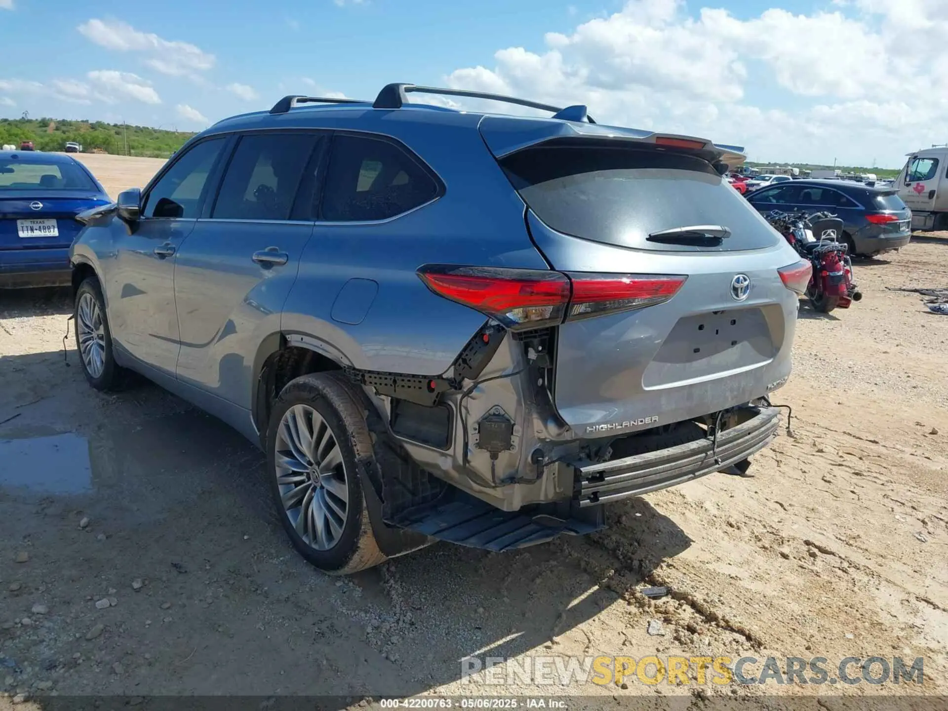 3 Photograph of a damaged car 5TDFARAH5PS520699 TOYOTA HIGHLANDER 2023