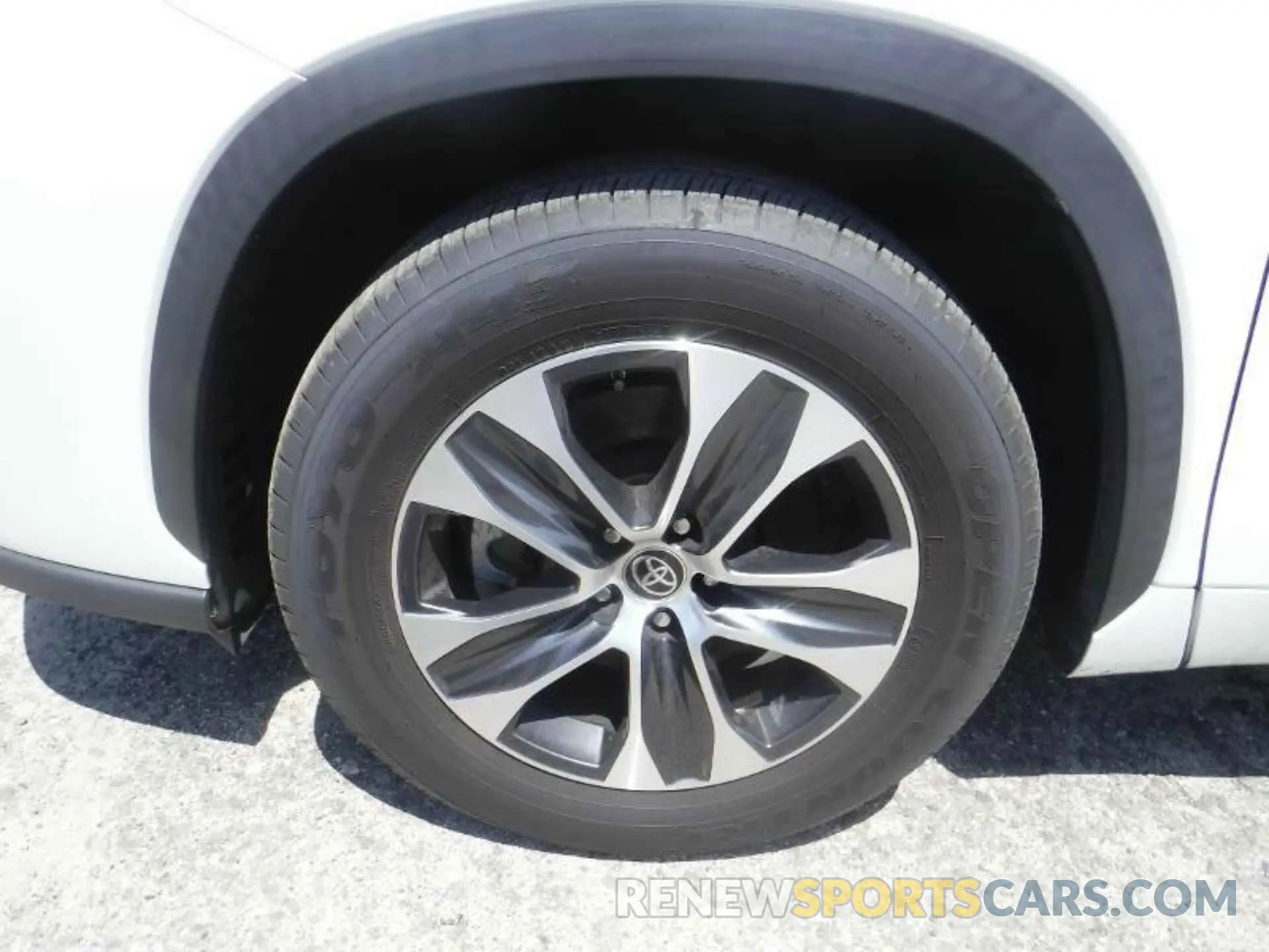 17 Photograph of a damaged car 5TDKARAH9PS518825 TOYOTA HIGHLANDER 2023