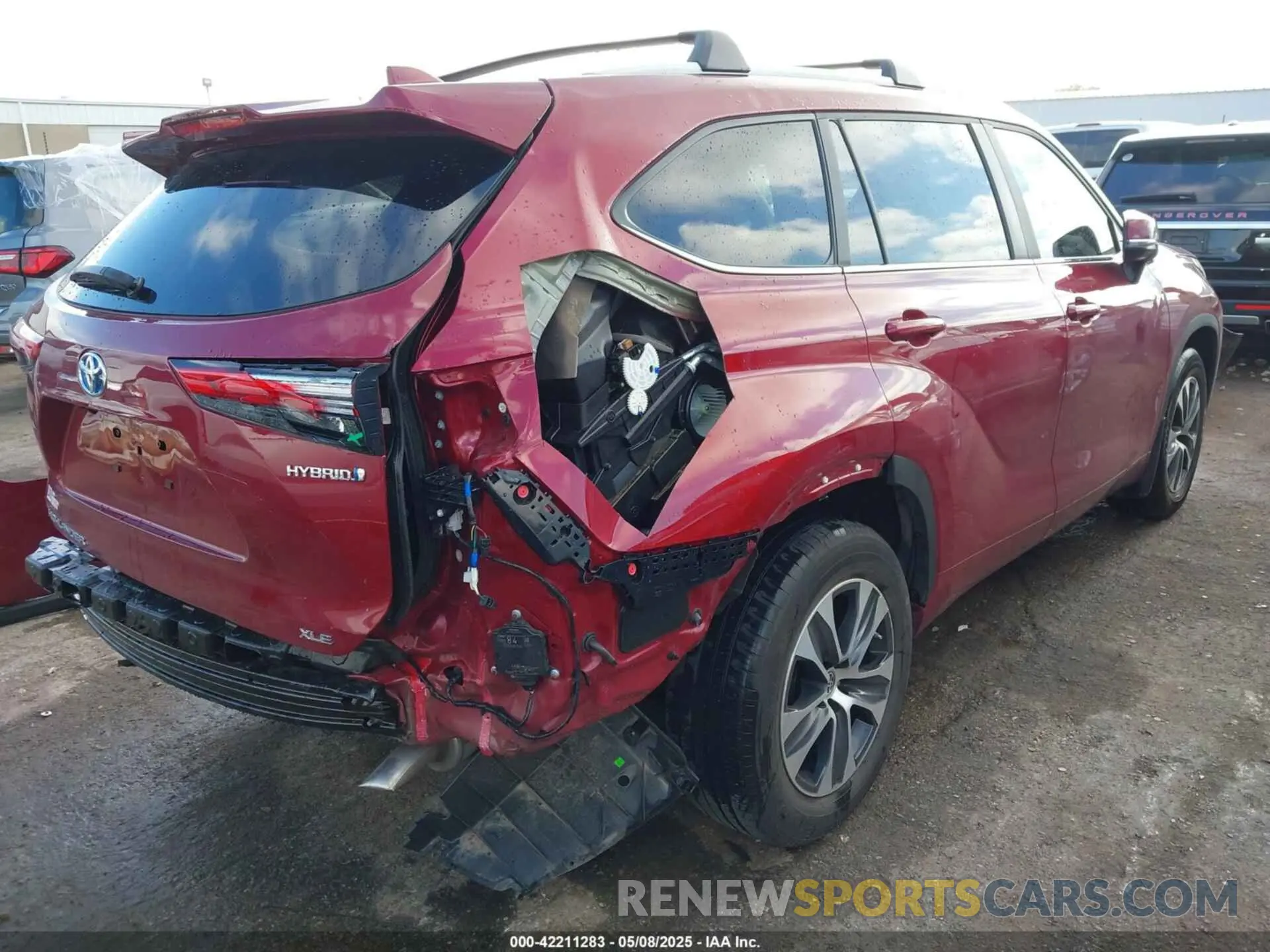 4 Photograph of a damaged car 5TDKARAH9PS520655 TOYOTA HIGHLANDER 2023