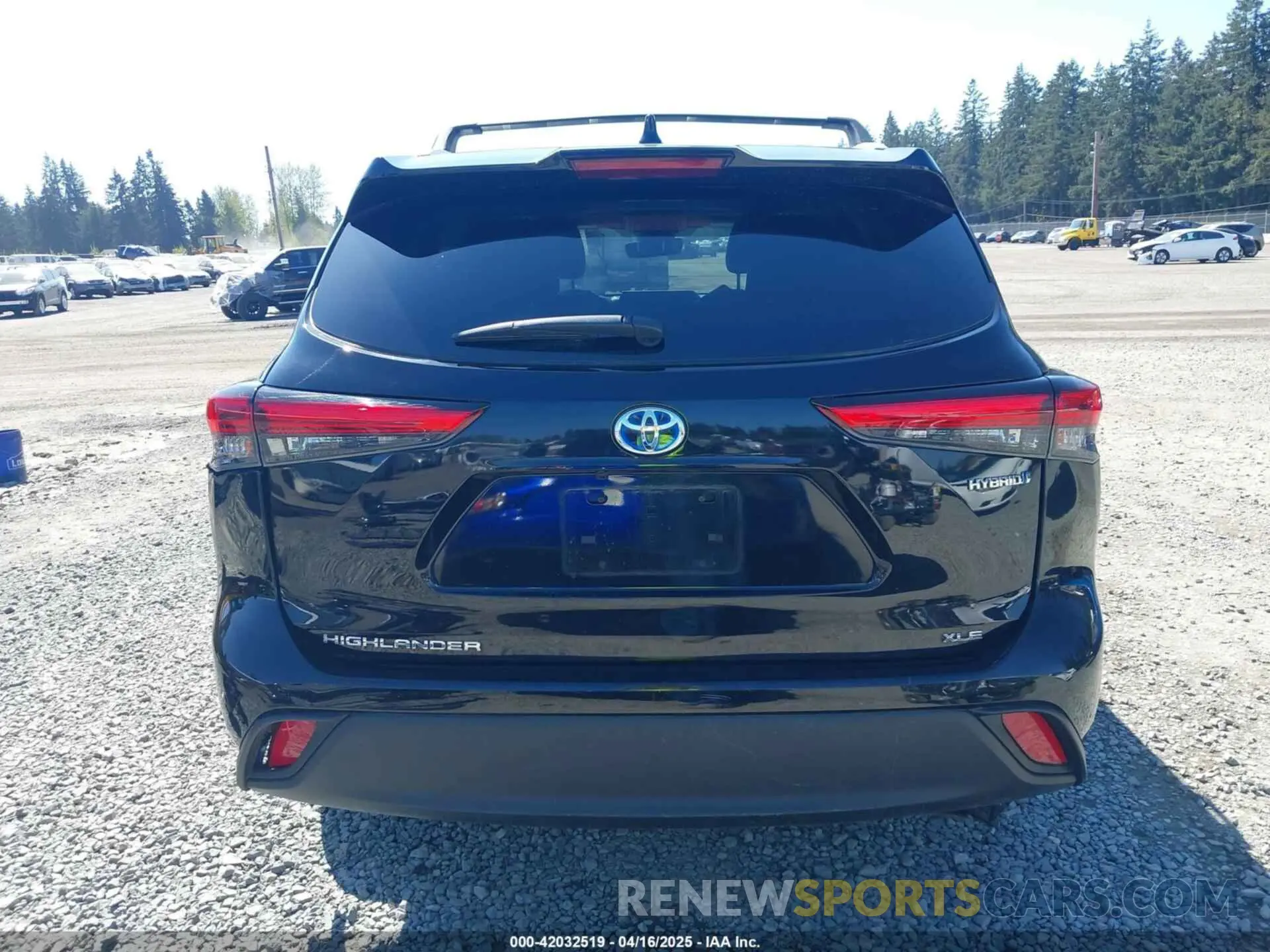17 Photograph of a damaged car 5TDKBRCH0PS566577 TOYOTA HIGHLANDER 2023