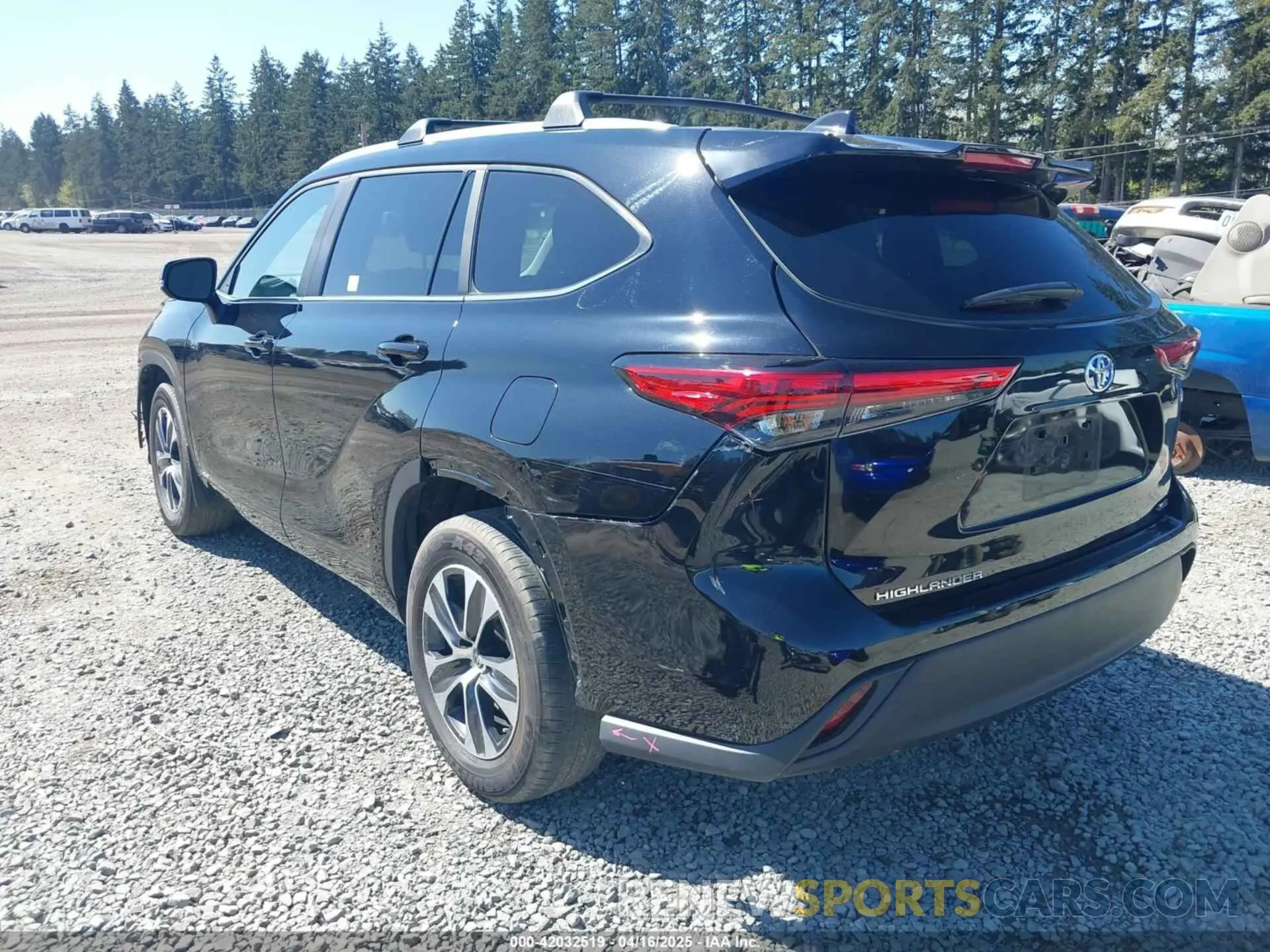 3 Photograph of a damaged car 5TDKBRCH0PS566577 TOYOTA HIGHLANDER 2023