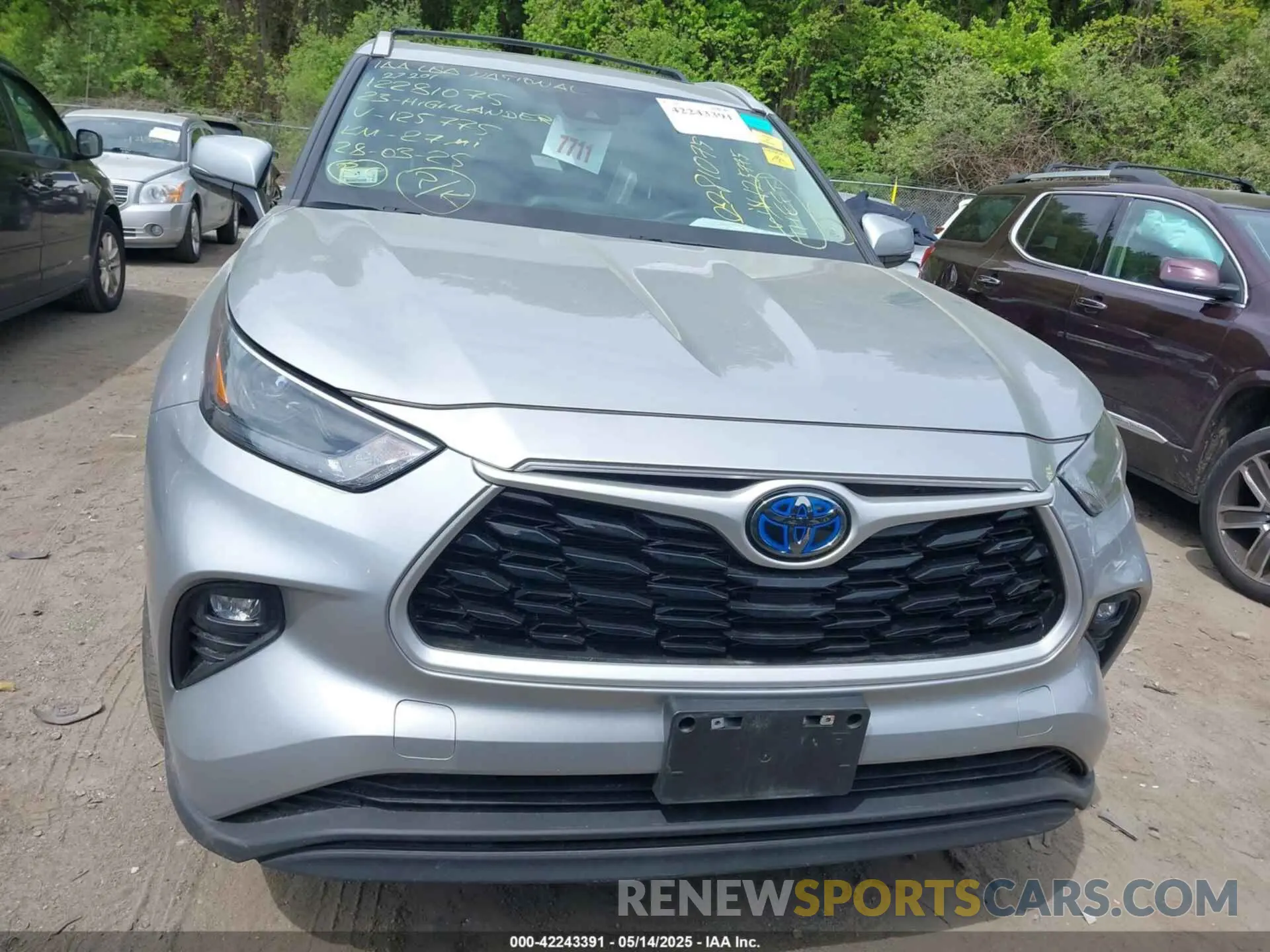 13 Photograph of a damaged car 5TDKBRCH2PS125775 TOYOTA HIGHLANDER 2023