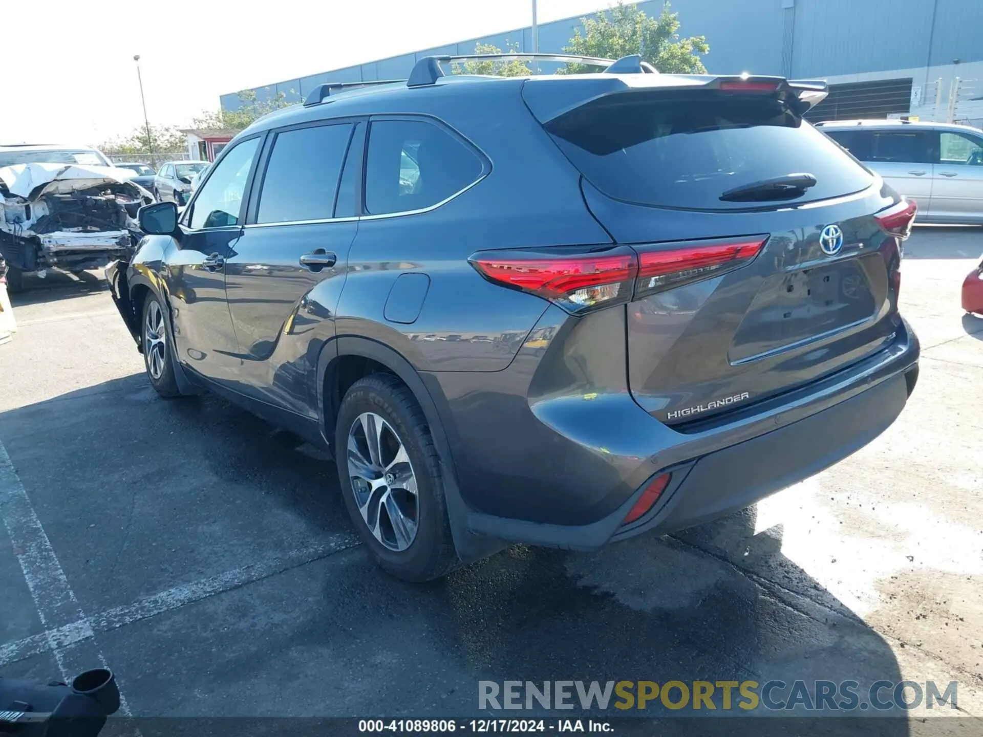3 Photograph of a damaged car 5TDKBRCH4PS116057 TOYOTA HIGHLANDER 2023