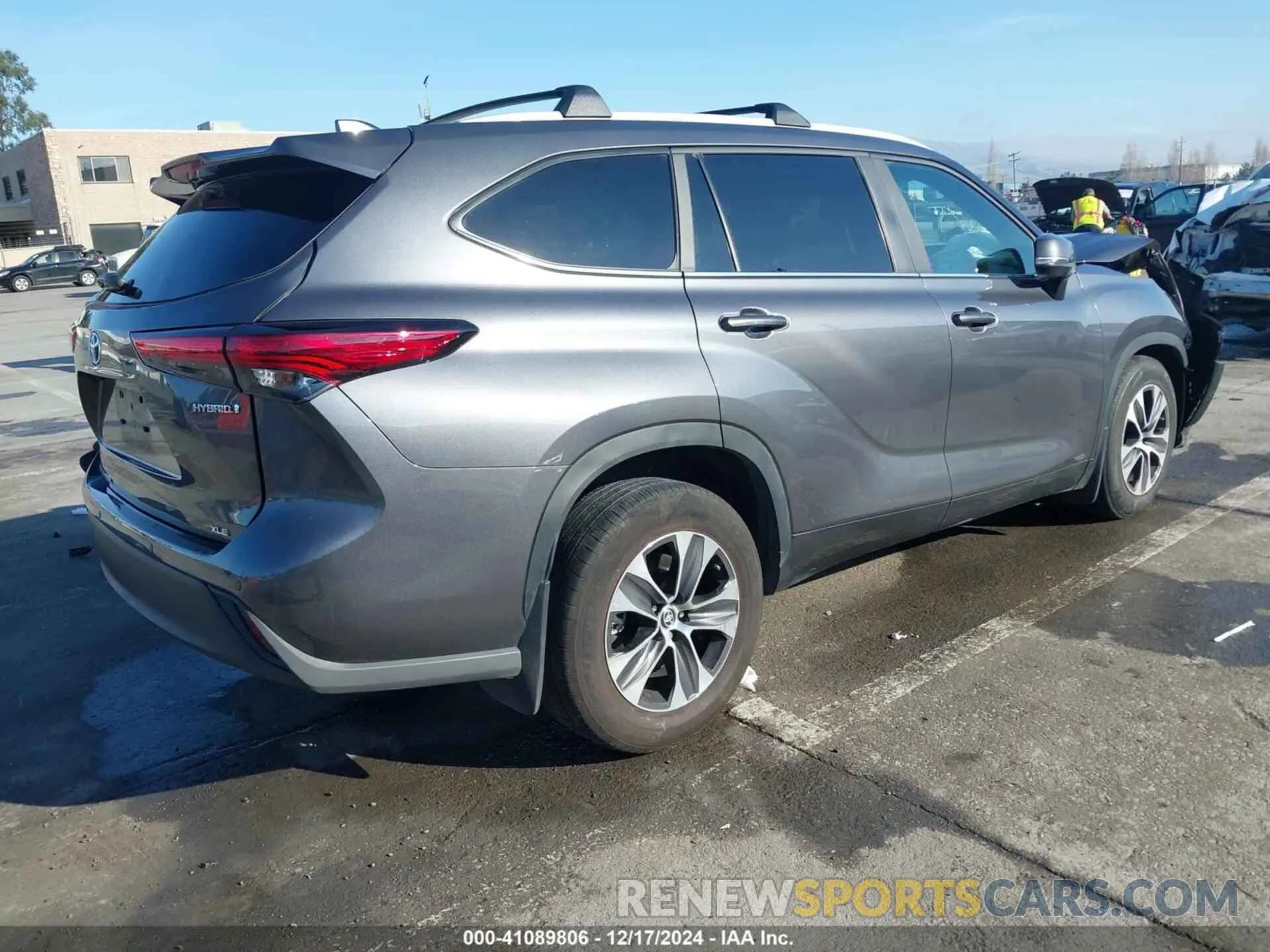 4 Photograph of a damaged car 5TDKBRCH4PS116057 TOYOTA HIGHLANDER 2023
