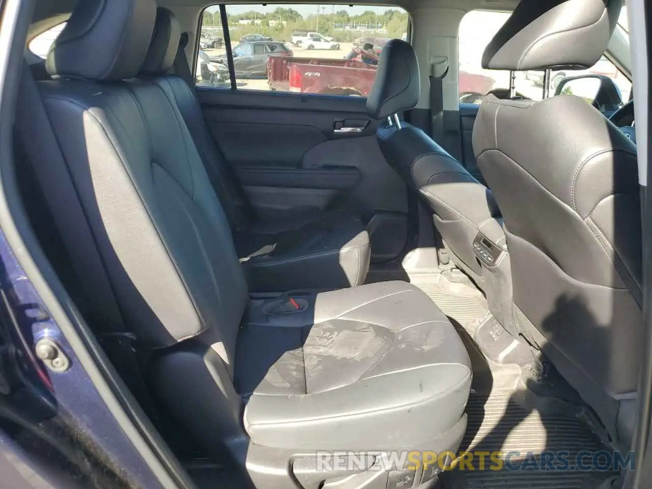 11 Photograph of a damaged car 5TDKBRCH5PS117296 TOYOTA HIGHLANDER 2023