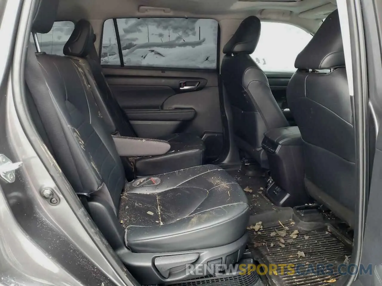 11 Photograph of a damaged car 5TDKBRCH6PS583609 TOYOTA HIGHLANDER 2023