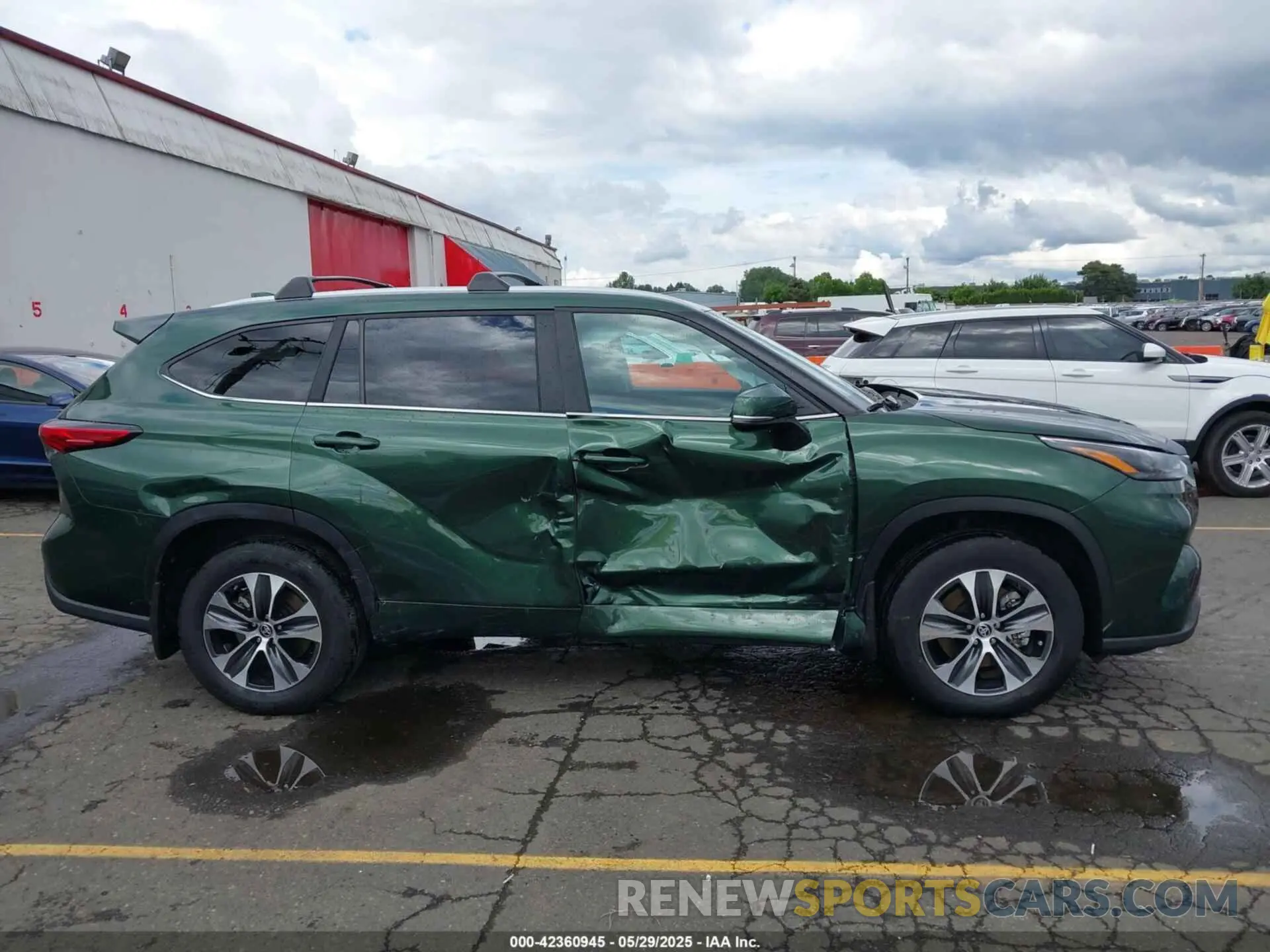 13 Photograph of a damaged car 5TDKBRCH6PS584954 TOYOTA HIGHLANDER 2023