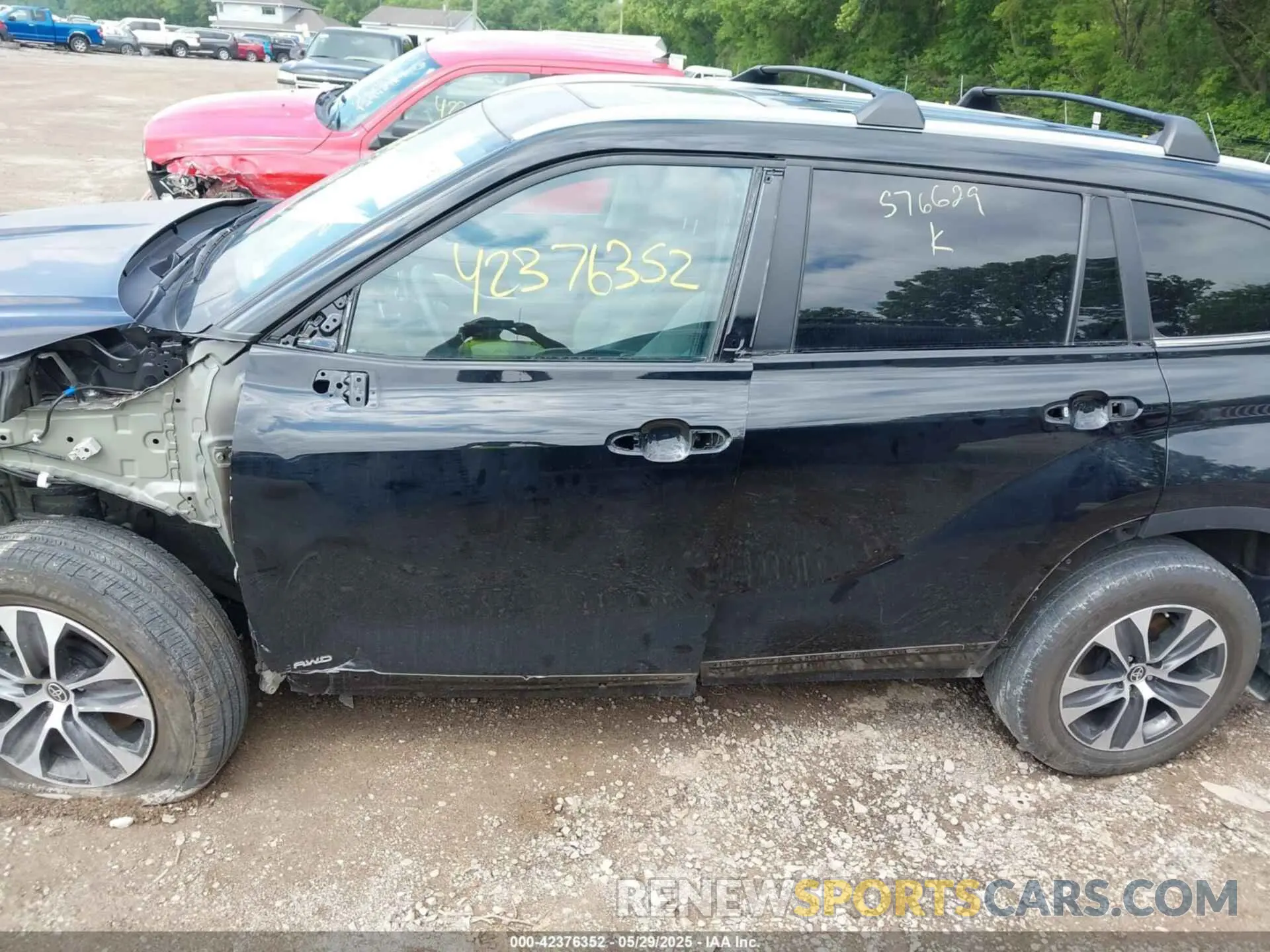 14 Photograph of a damaged car 5TDKBRCHXPS576629 TOYOTA HIGHLANDER 2023