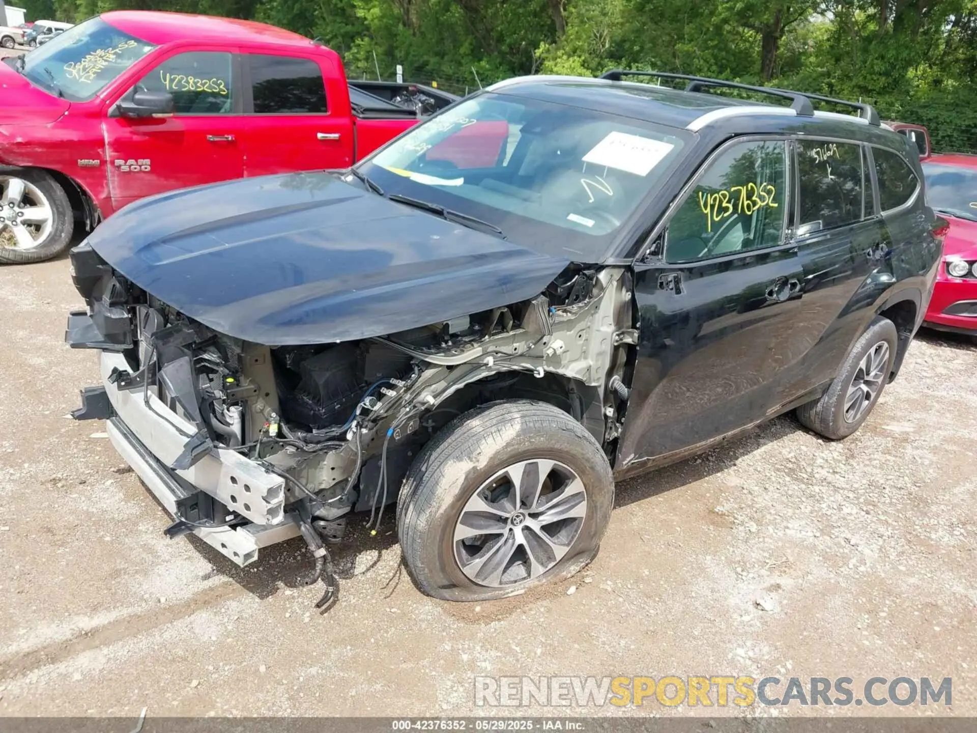 2 Photograph of a damaged car 5TDKBRCHXPS576629 TOYOTA HIGHLANDER 2023