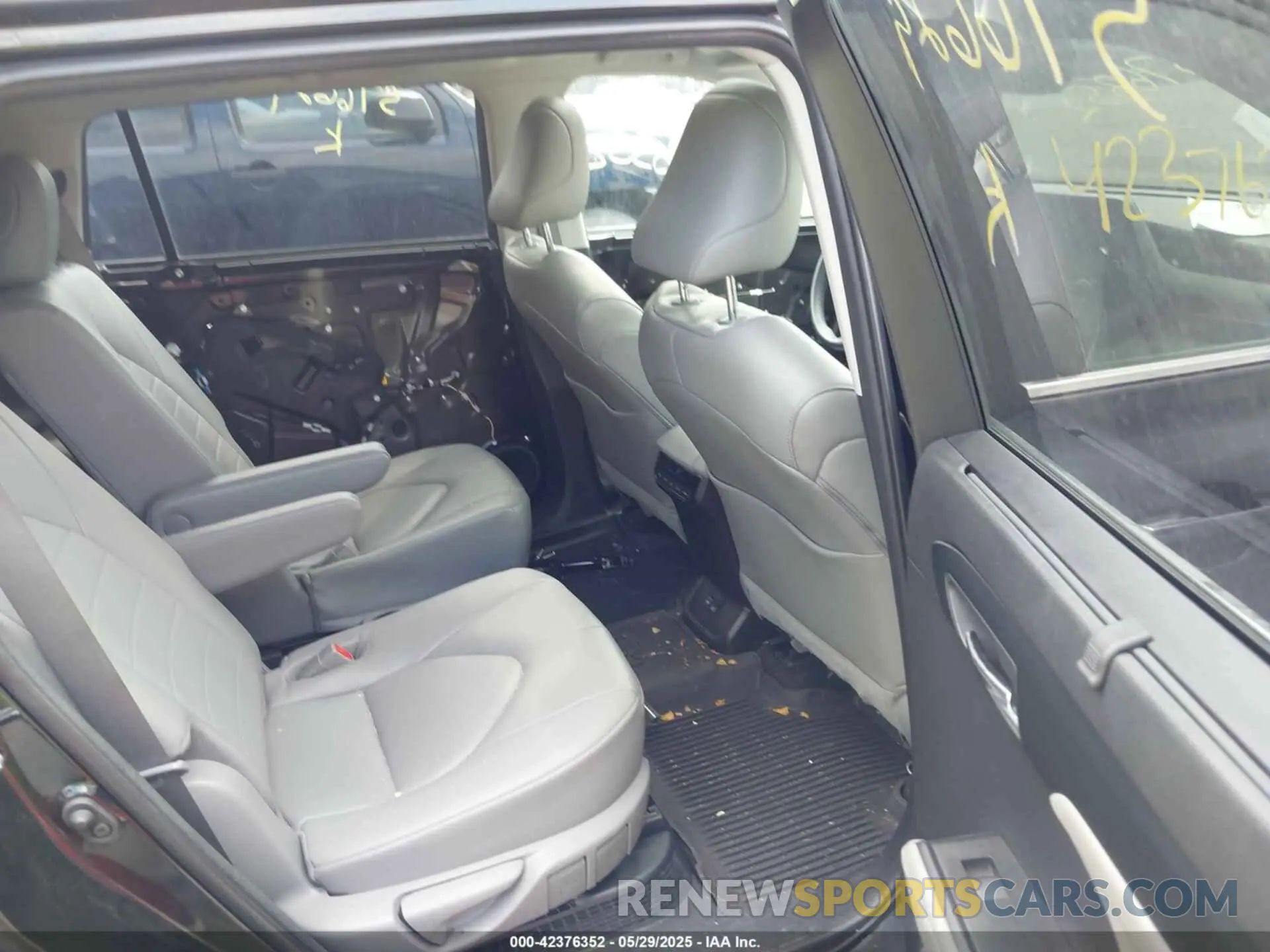 8 Photograph of a damaged car 5TDKBRCHXPS576629 TOYOTA HIGHLANDER 2023