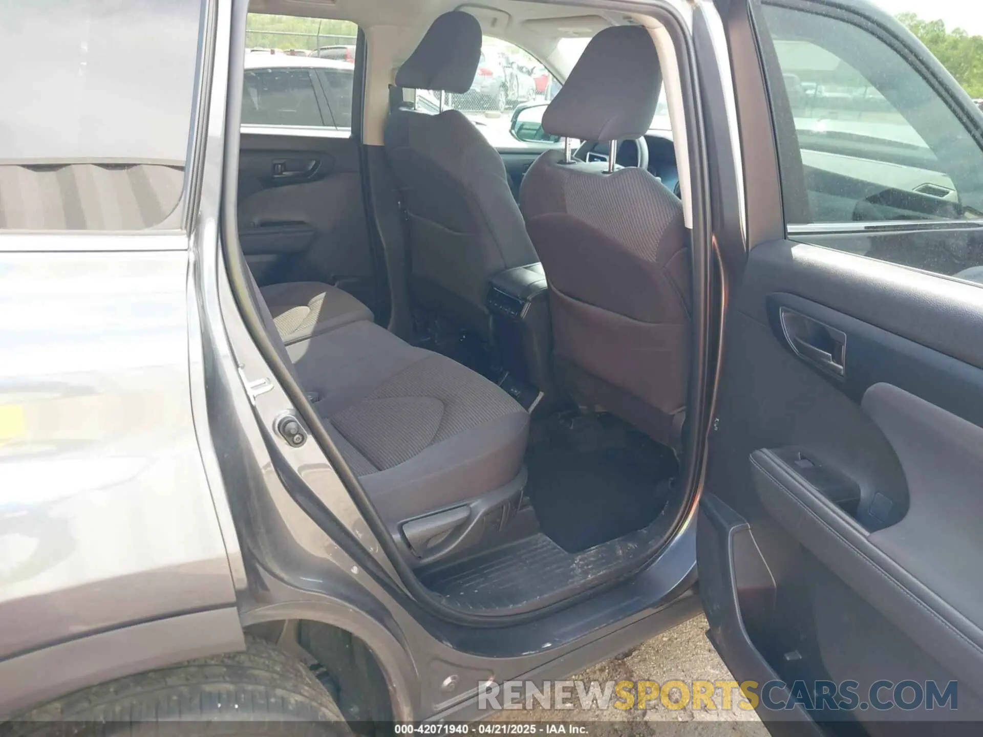 8 Photograph of a damaged car 5TDKDRAH0PS004630 TOYOTA HIGHLANDER 2023