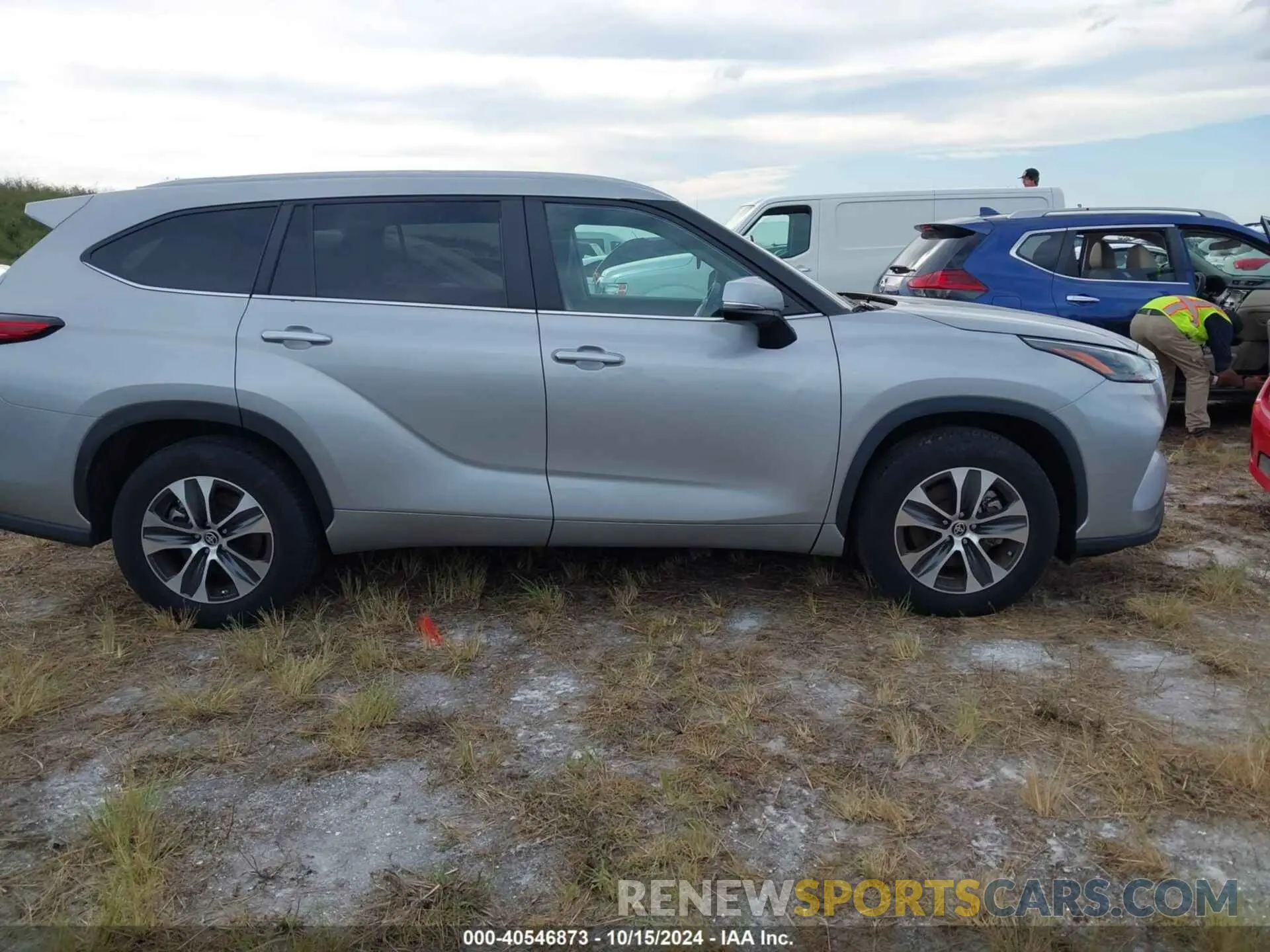 13 Photograph of a damaged car 5TDKDRAH0PS024862 TOYOTA HIGHLANDER 2023