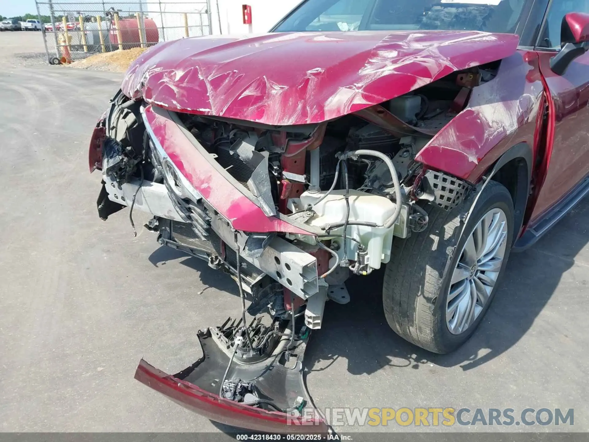 19 Photograph of a damaged car 5TDKDRAH0PS037708 TOYOTA HIGHLANDER 2023