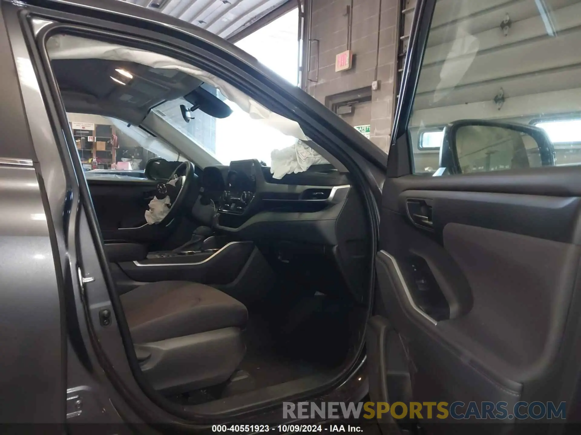 5 Photograph of a damaged car 5TDKDRAH0PS046893 TOYOTA HIGHLANDER 2023