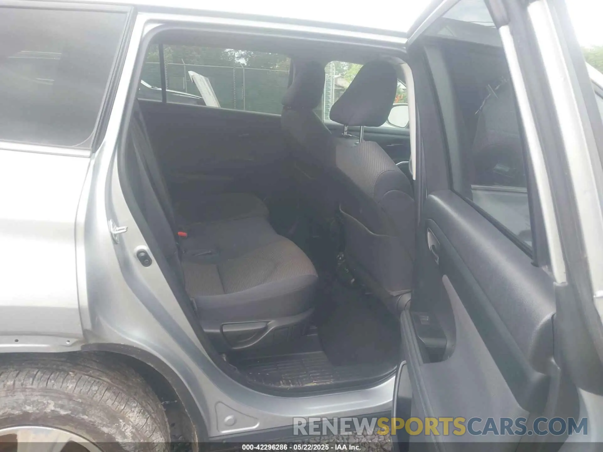 8 Photograph of a damaged car 5TDKDRAH1PS005771 TOYOTA HIGHLANDER 2023