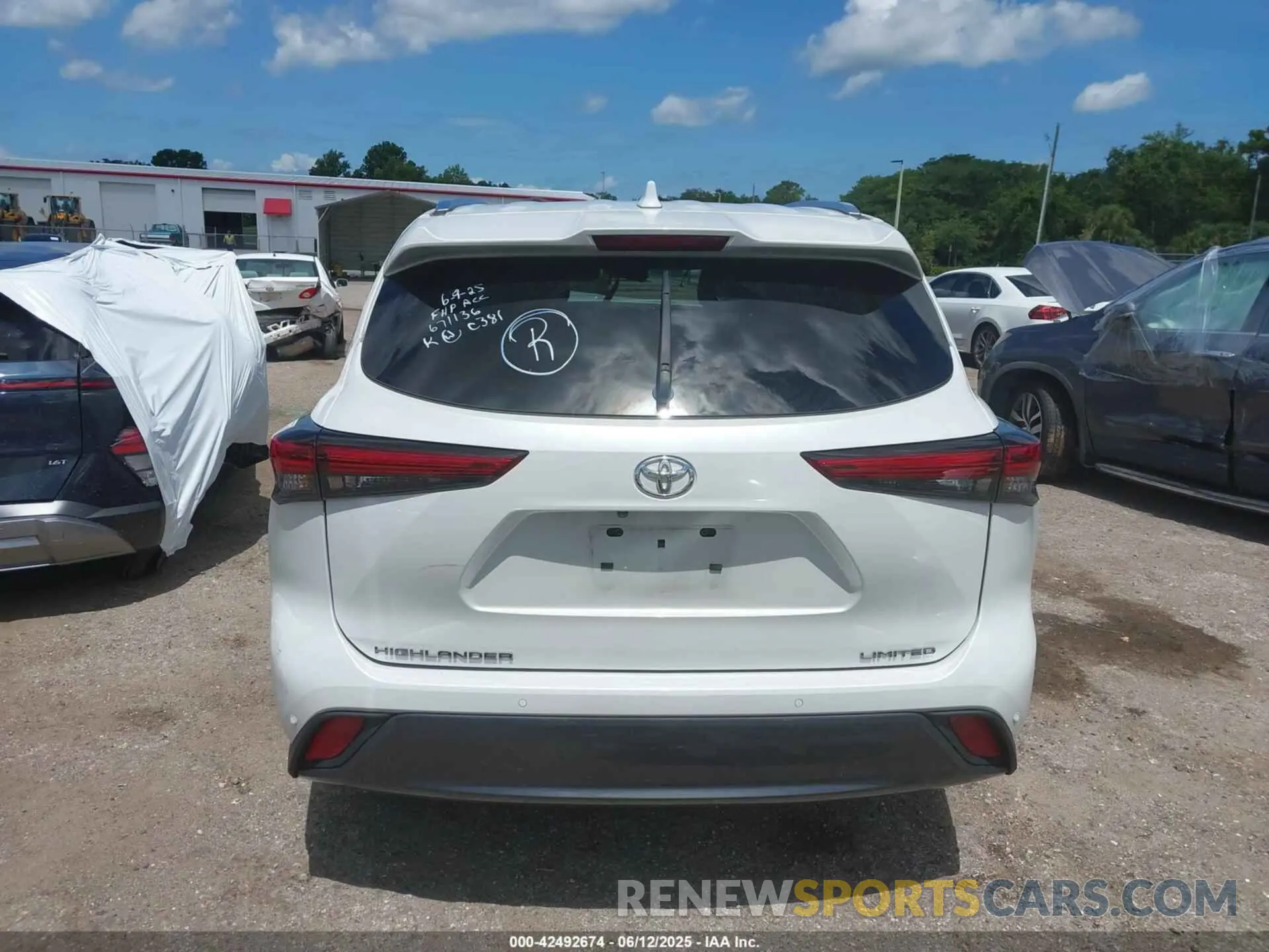 16 Photograph of a damaged car 5TDKDRAH1PS007309 TOYOTA HIGHLANDER 2023