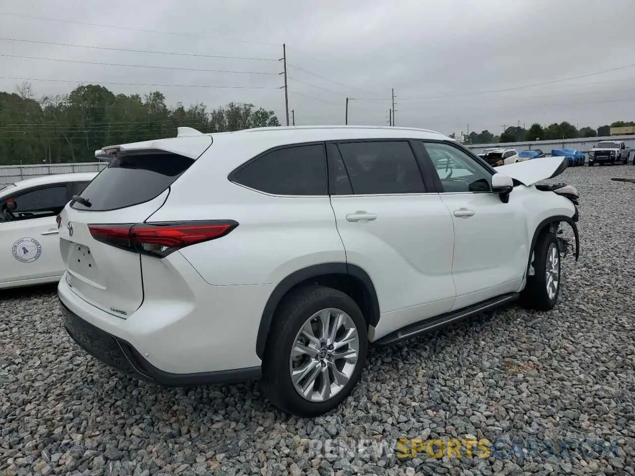 4 Photograph of a damaged car 5TDKDRAH1PS023042 TOYOTA HIGHLANDER 2023