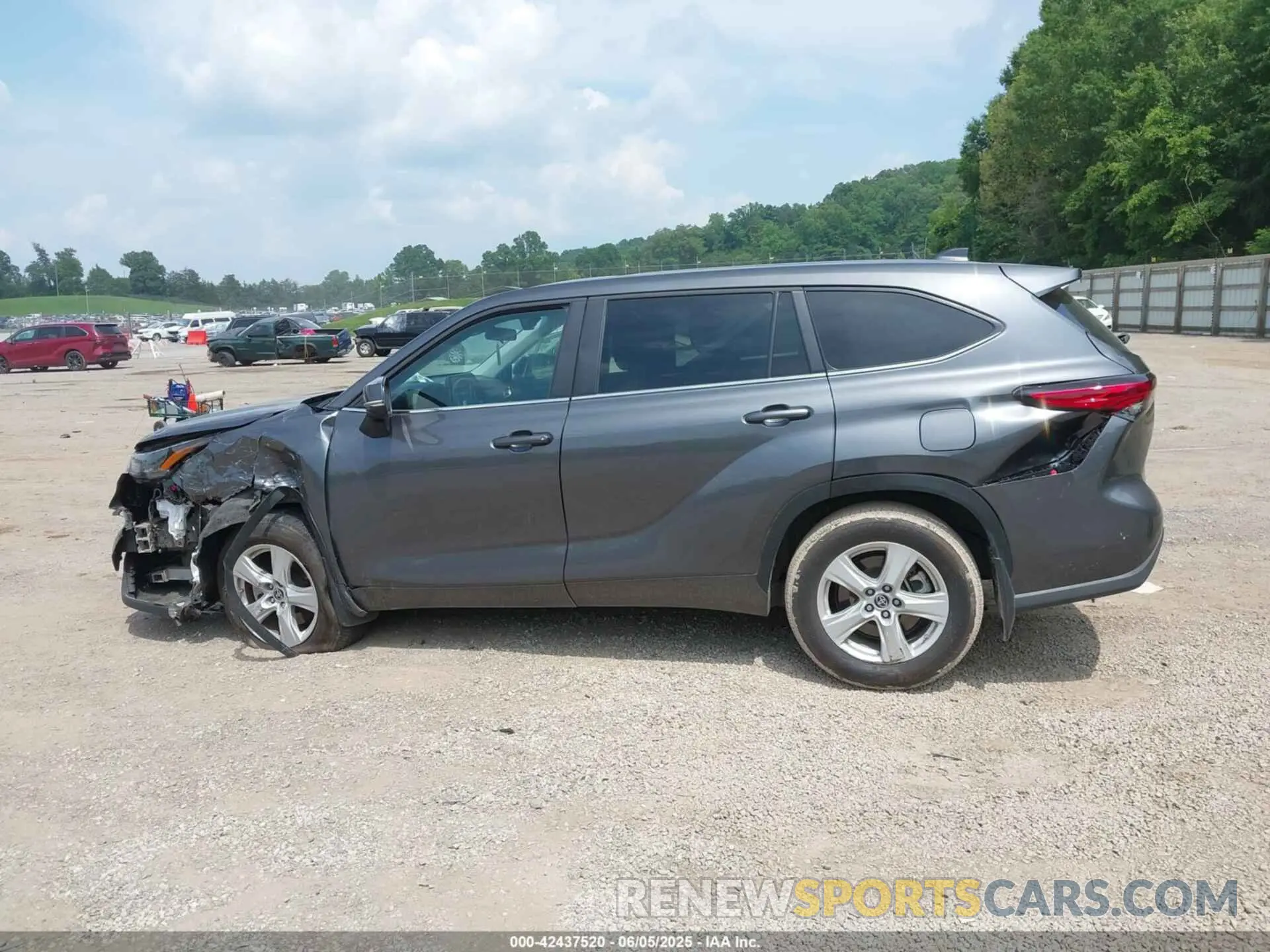 13 Photograph of a damaged car 5TDKDRAH1PS518177 TOYOTA HIGHLANDER 2023