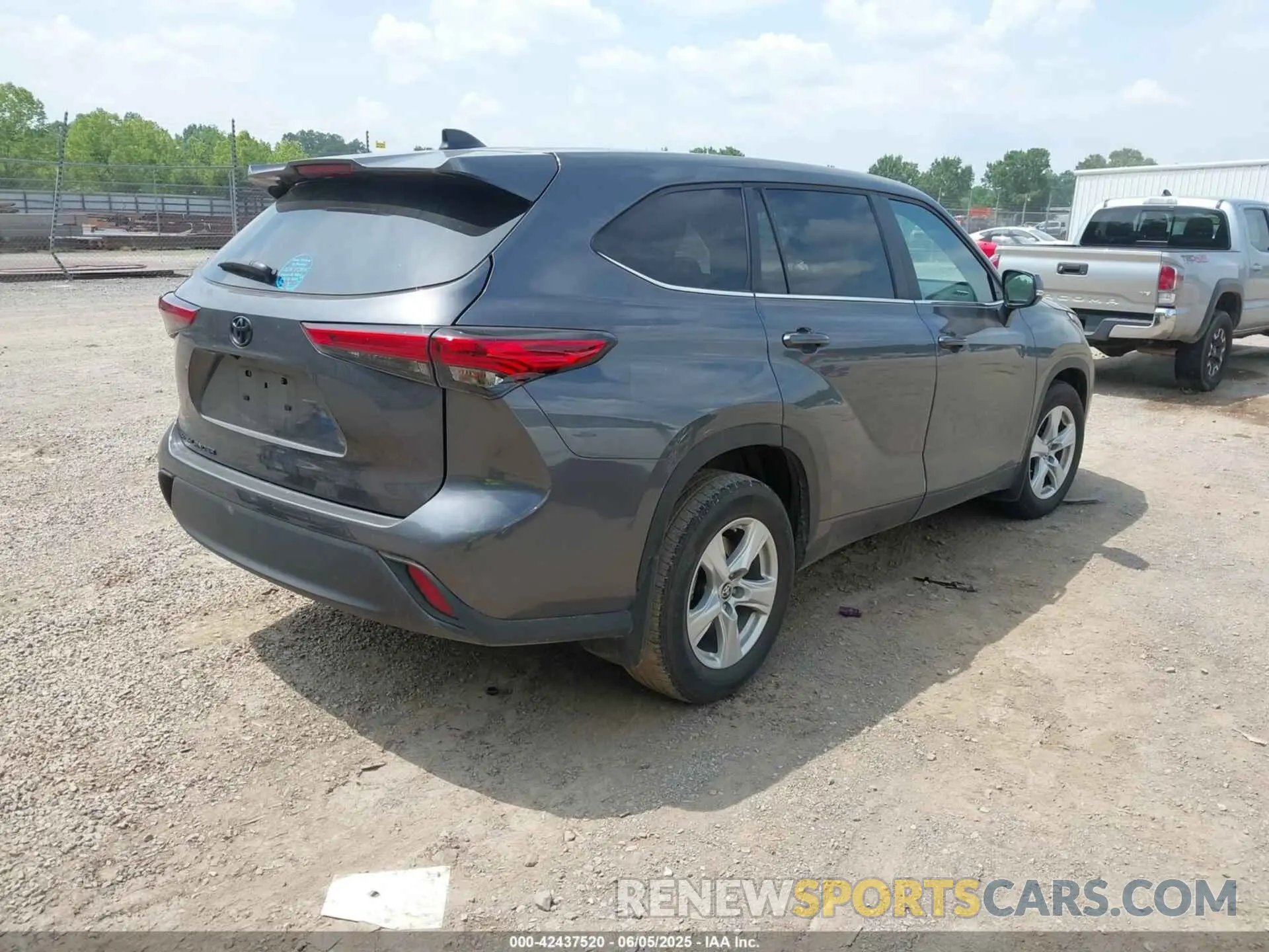 4 Photograph of a damaged car 5TDKDRAH1PS518177 TOYOTA HIGHLANDER 2023