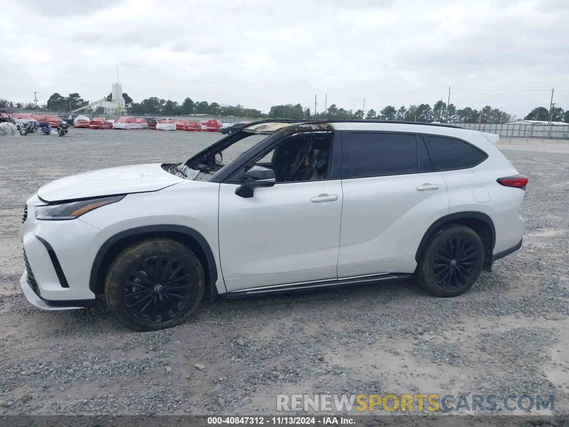 13 Photograph of a damaged car 5TDKDRAH1PS518230 TOYOTA HIGHLANDER 2023