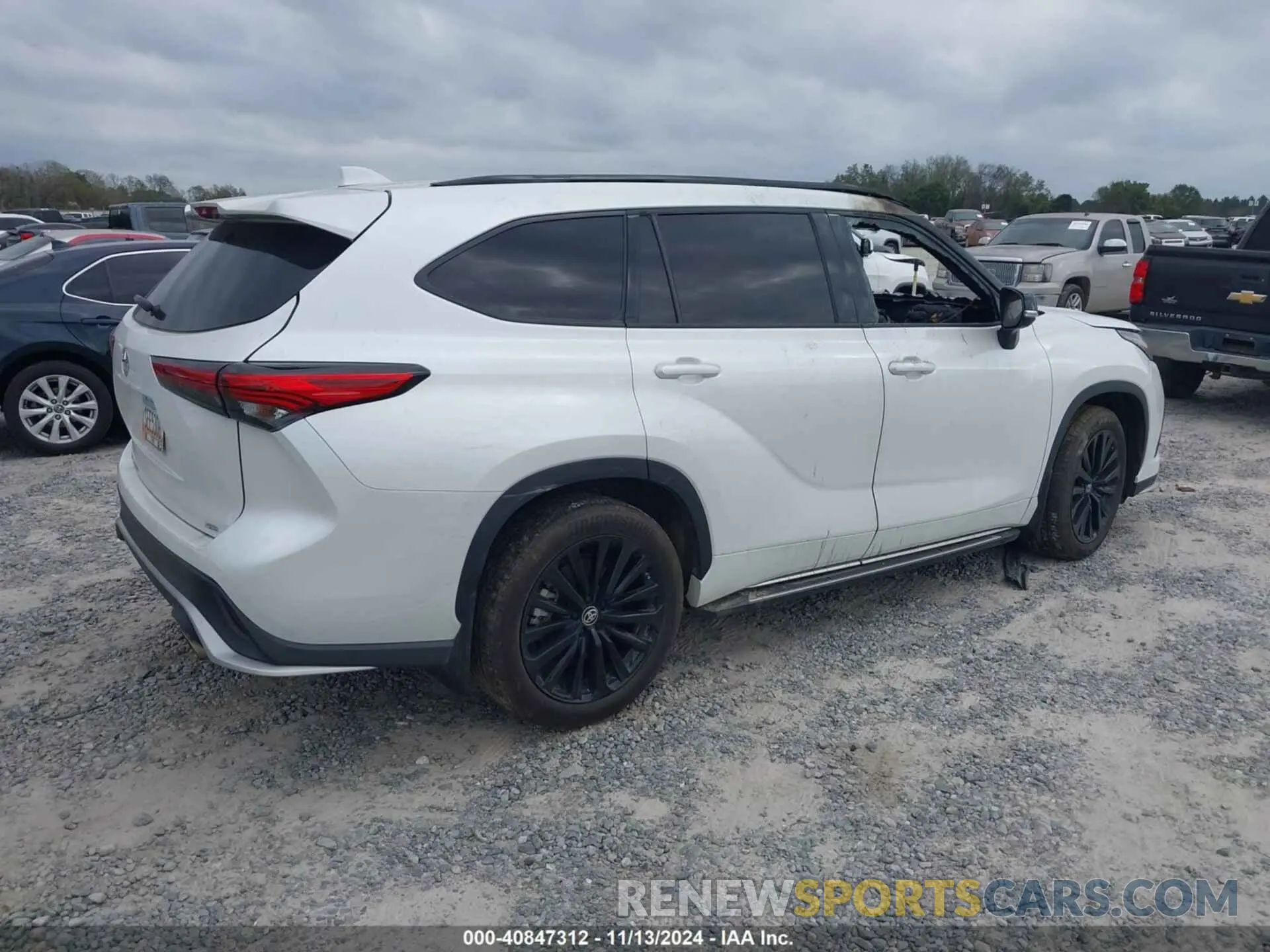 4 Photograph of a damaged car 5TDKDRAH1PS518230 TOYOTA HIGHLANDER 2023