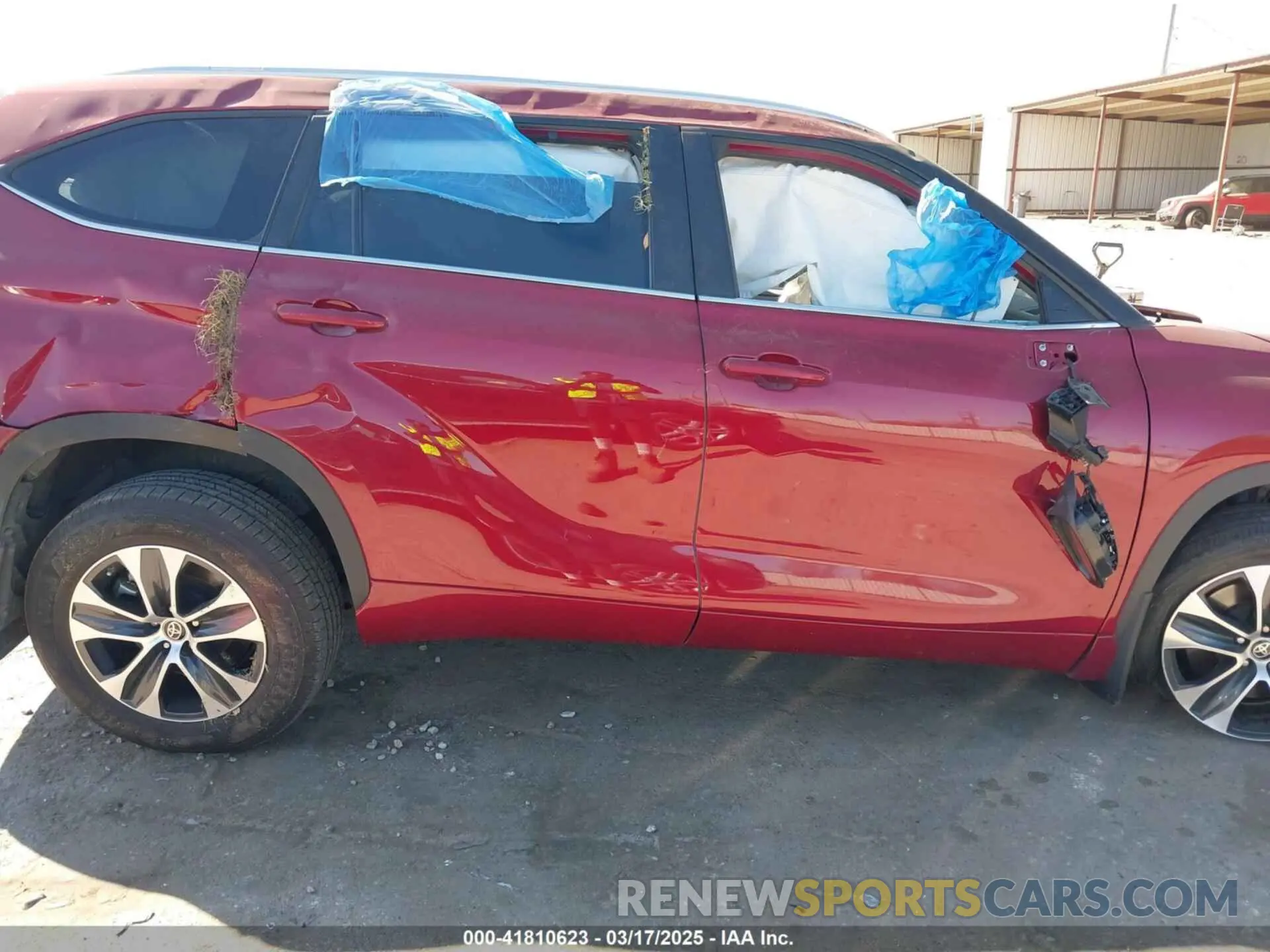 13 Photograph of a damaged car 5TDKDRAH2PS035765 TOYOTA HIGHLANDER 2023