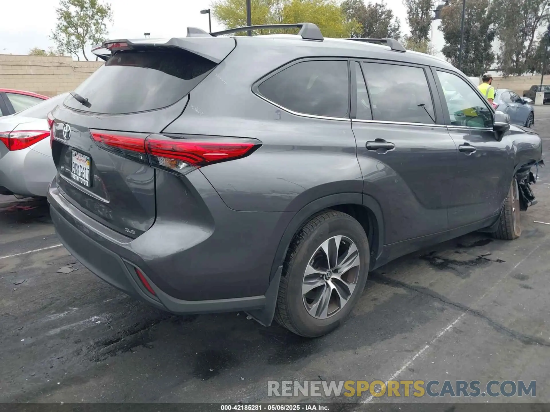 4 Photograph of a damaged car 5TDKDRAH2PS038908 TOYOTA HIGHLANDER 2023