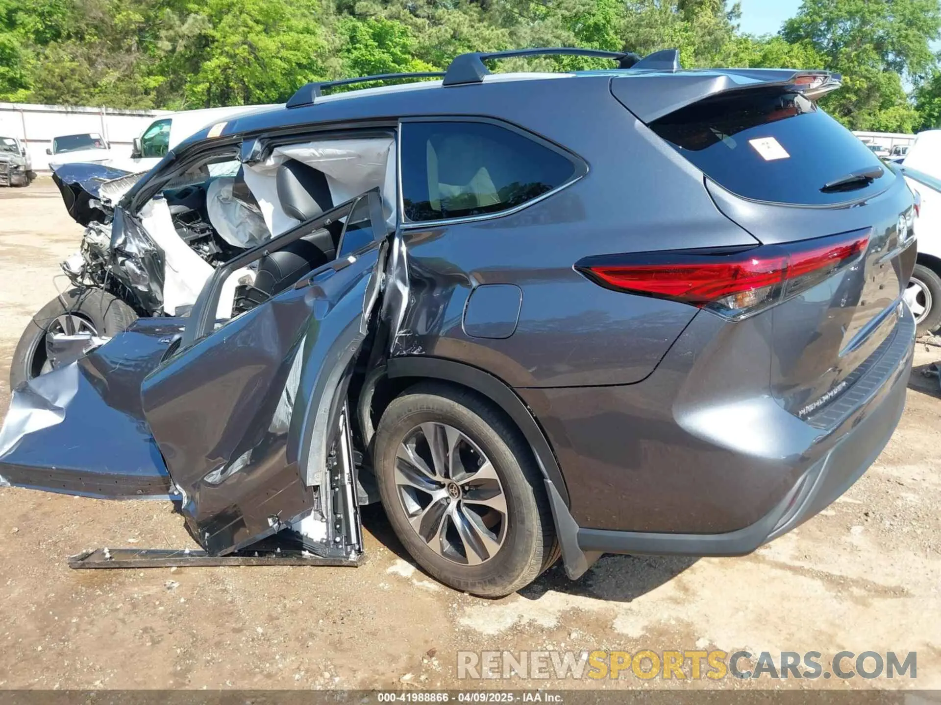 3 Photograph of a damaged car 5TDKDRAH2PS045857 TOYOTA HIGHLANDER 2023