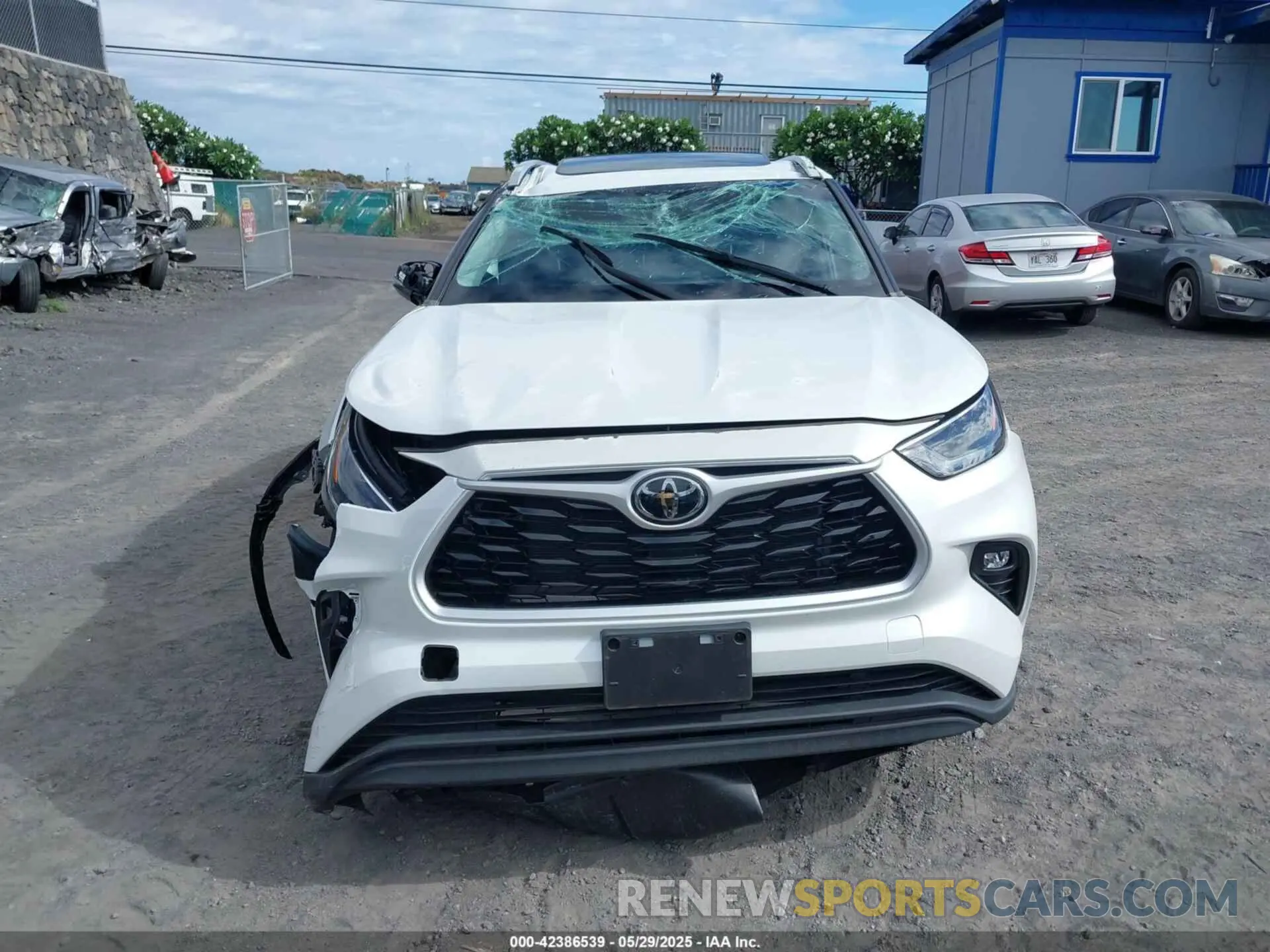 11 Photograph of a damaged car 5TDKDRAH2PS500903 TOYOTA HIGHLANDER 2023