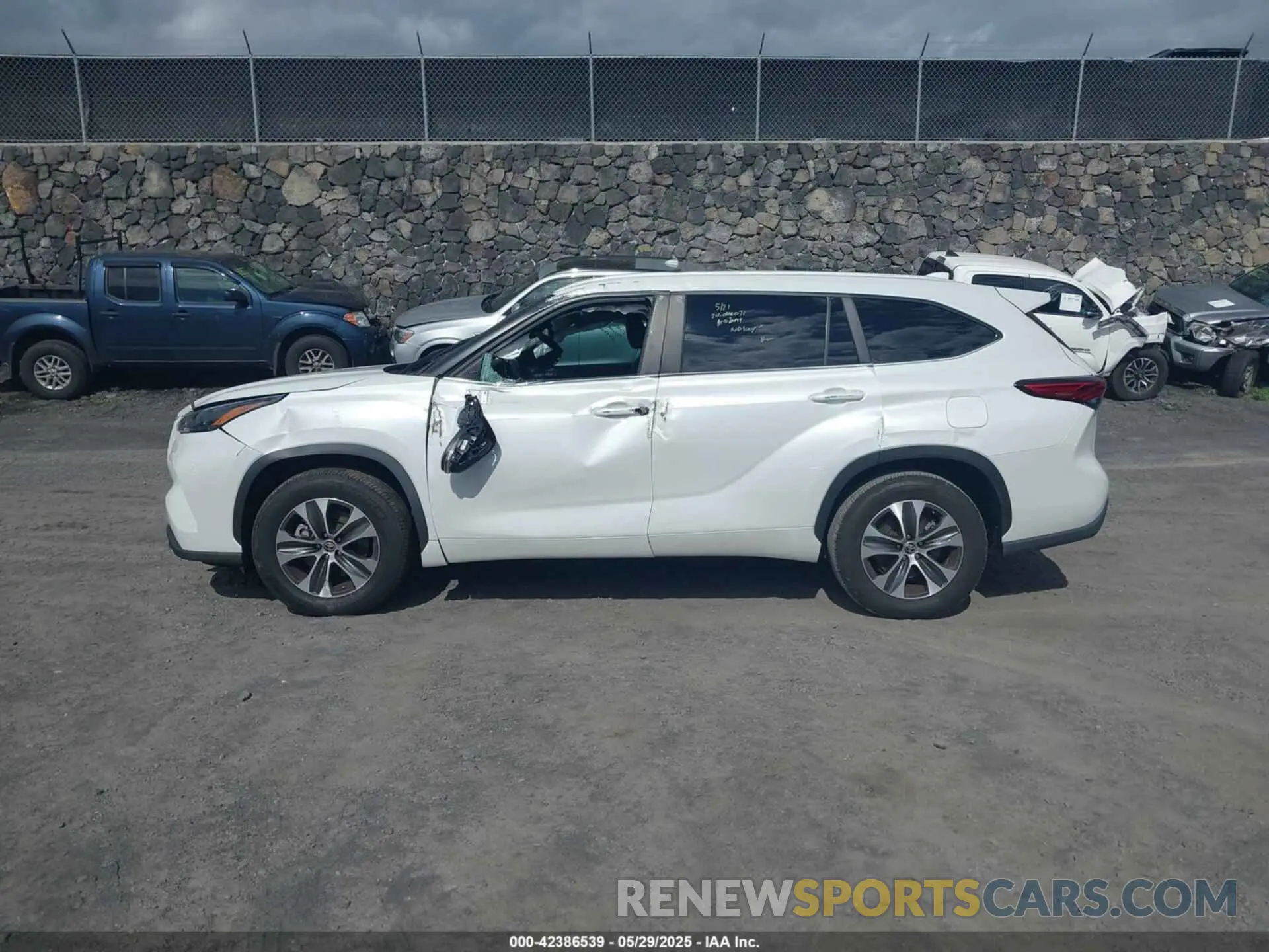 13 Photograph of a damaged car 5TDKDRAH2PS500903 TOYOTA HIGHLANDER 2023