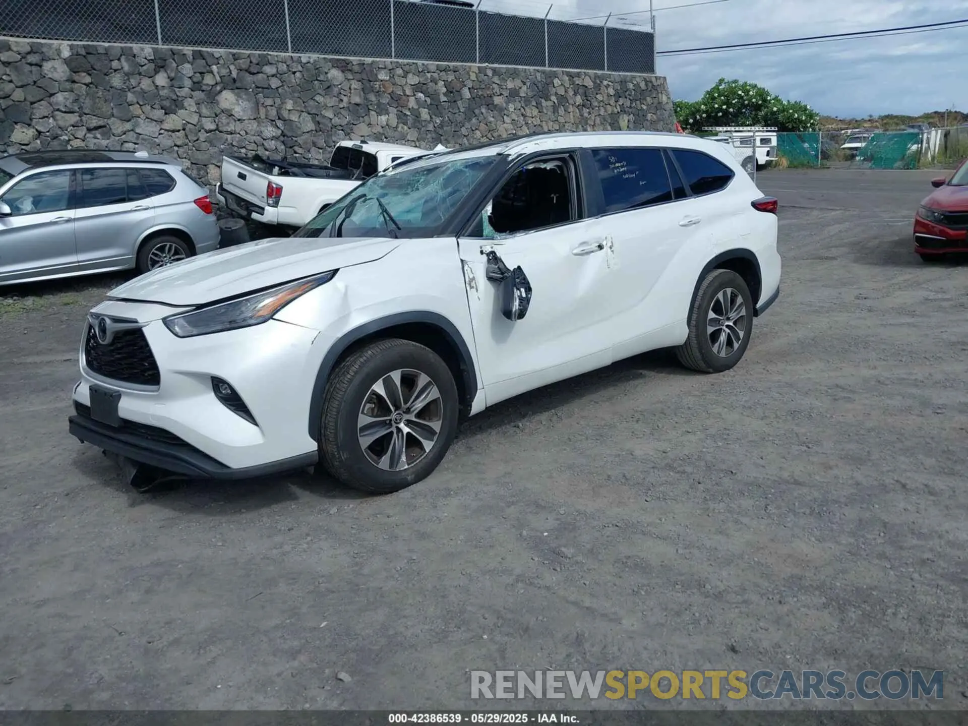 2 Photograph of a damaged car 5TDKDRAH2PS500903 TOYOTA HIGHLANDER 2023
