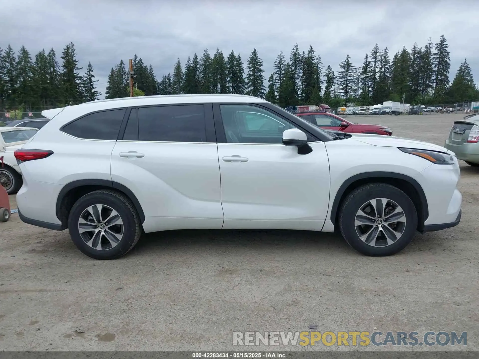 13 Photograph of a damaged car 5TDKDRAH2PS502571 TOYOTA HIGHLANDER 2023